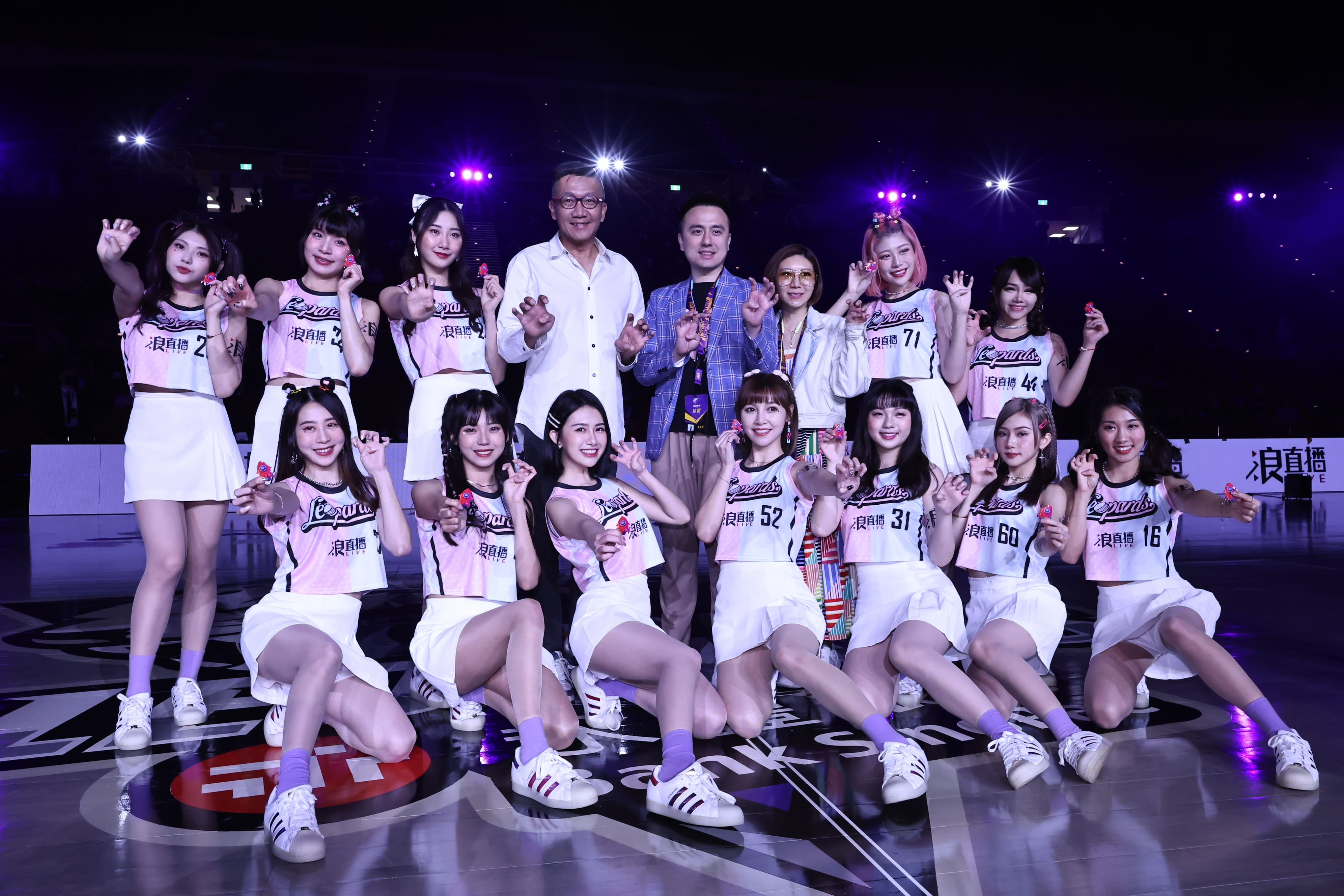 台灣職業運動啦啦隊首次冠名 浪LIVE電豹女全新出發 浪LIVE電豹女Jasmine 精通樂器化身長笛女神 高爾宣壓軸開唱《Without You》現場迷妹陷瘋狂