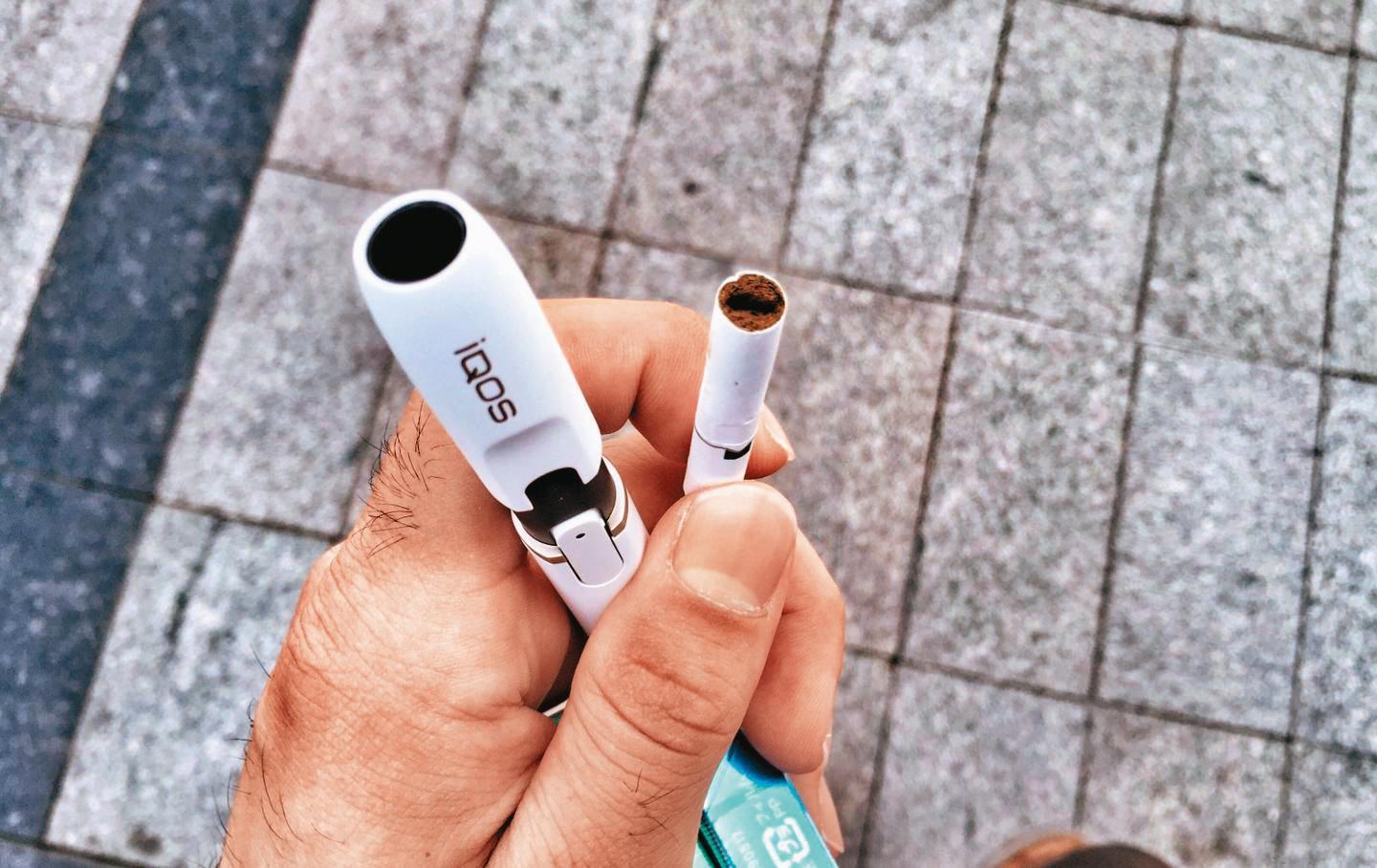 IQOS加熱菸(圖)的菸彈可改裝,黑幫最近頻繁找人到日本購買、夾帶入關。(翻攝微博)