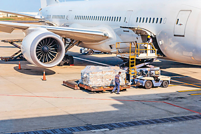 販毒集團利用空運，化整為零，將毒品分批輸入台灣。（東方IC）