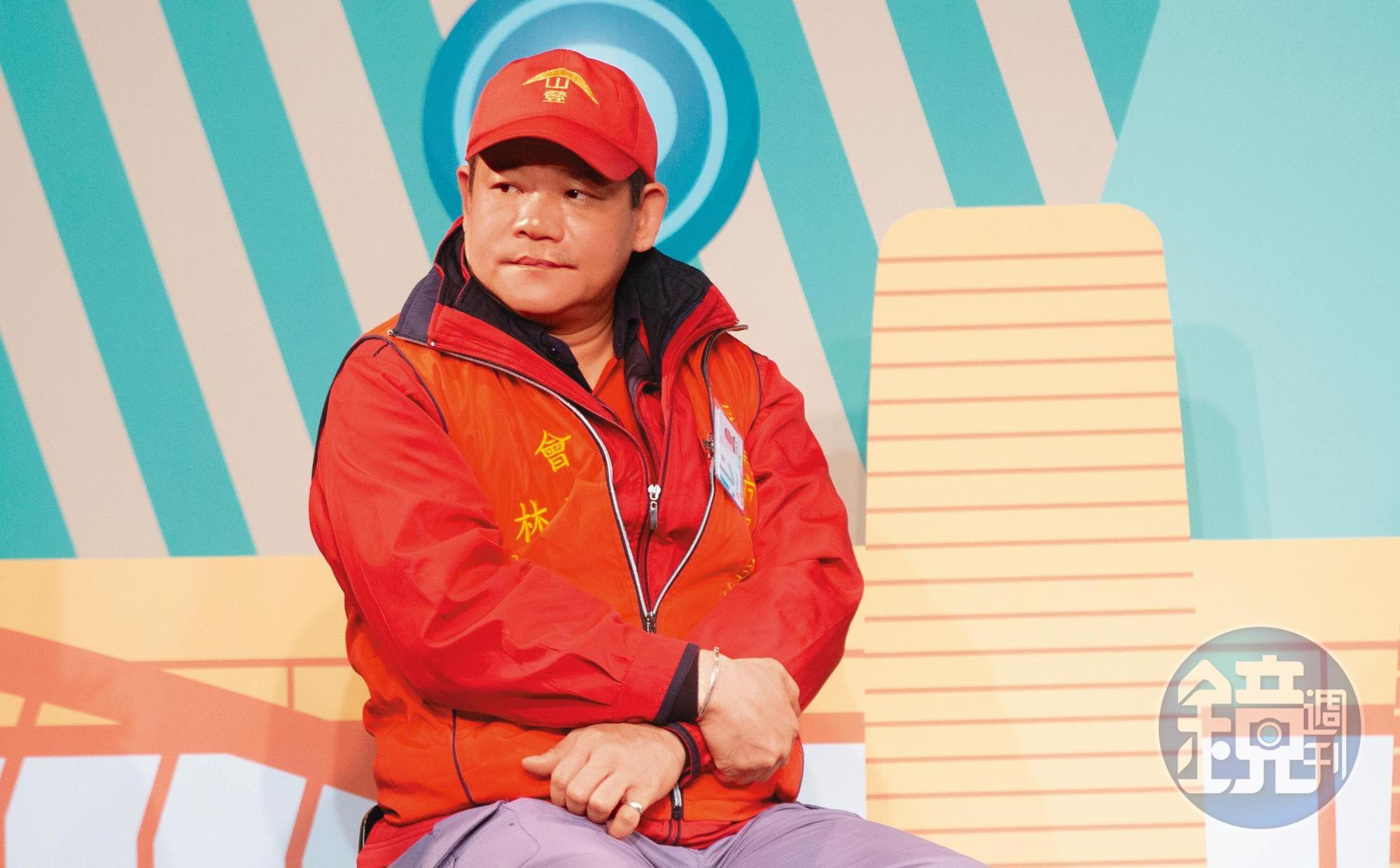 號稱全台攤位數最多的北市環南市場爆發黑箱爭議,上百攤商串聯指控林勝東涉超收電費。