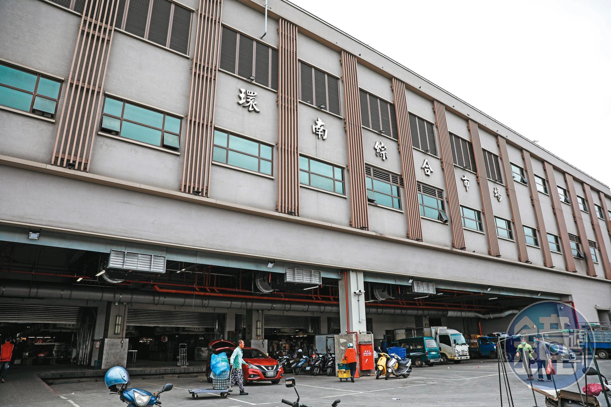 環南市場(圖)自治會長林勝東遭控他所領導的自治會決策黑箱、帳務不清。