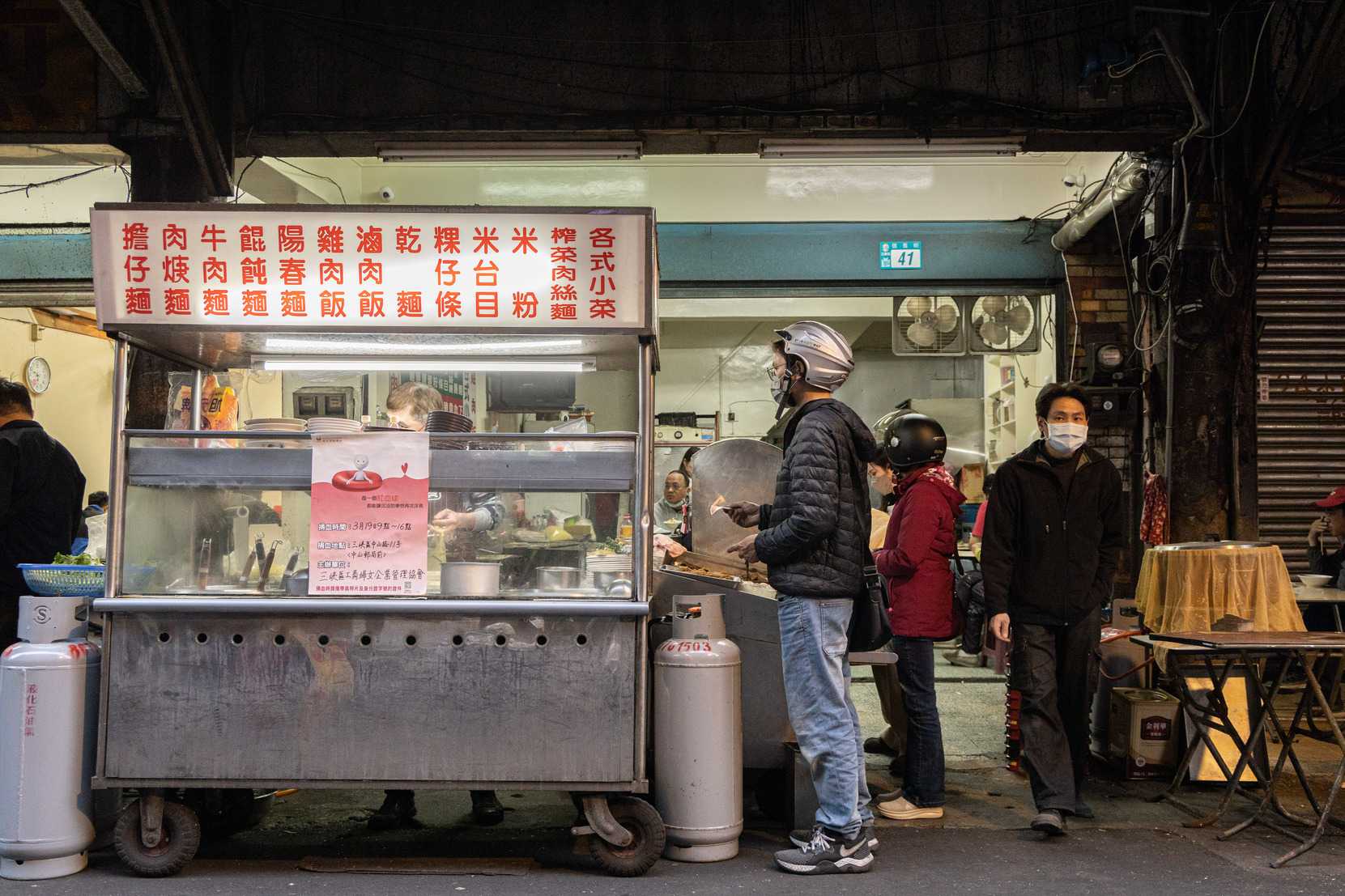 簡單的招牌容易讓外地人以為它是一間普通麵店。