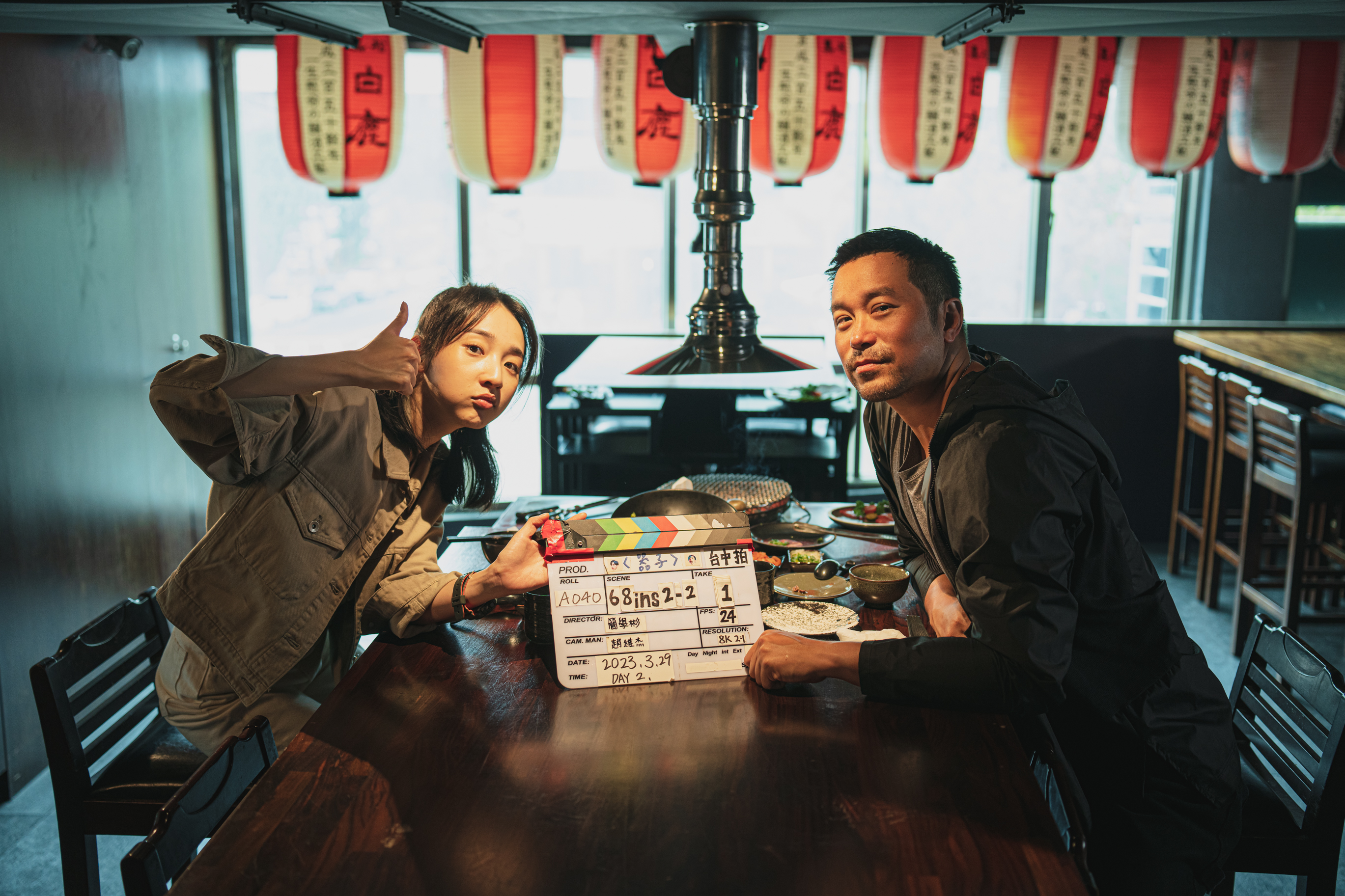 雖然電影風格沈鬱，但李沐與張孝全在台中拍殺青時，卻是風和日曬。（華映提供）