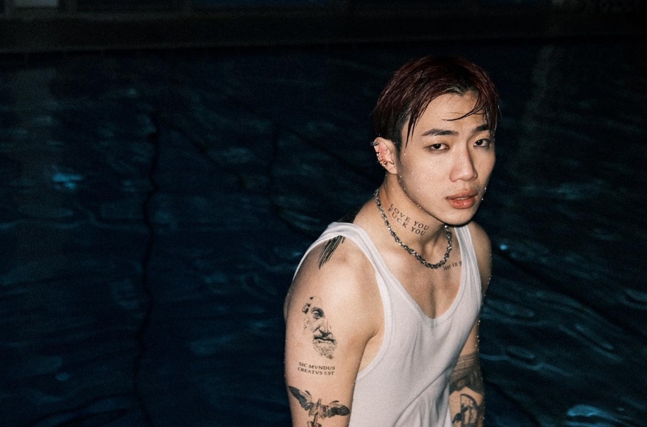 歌手ØZI與前女友的48秒性愛影片無預警遭外流。（翻攝自ØZI臉書）