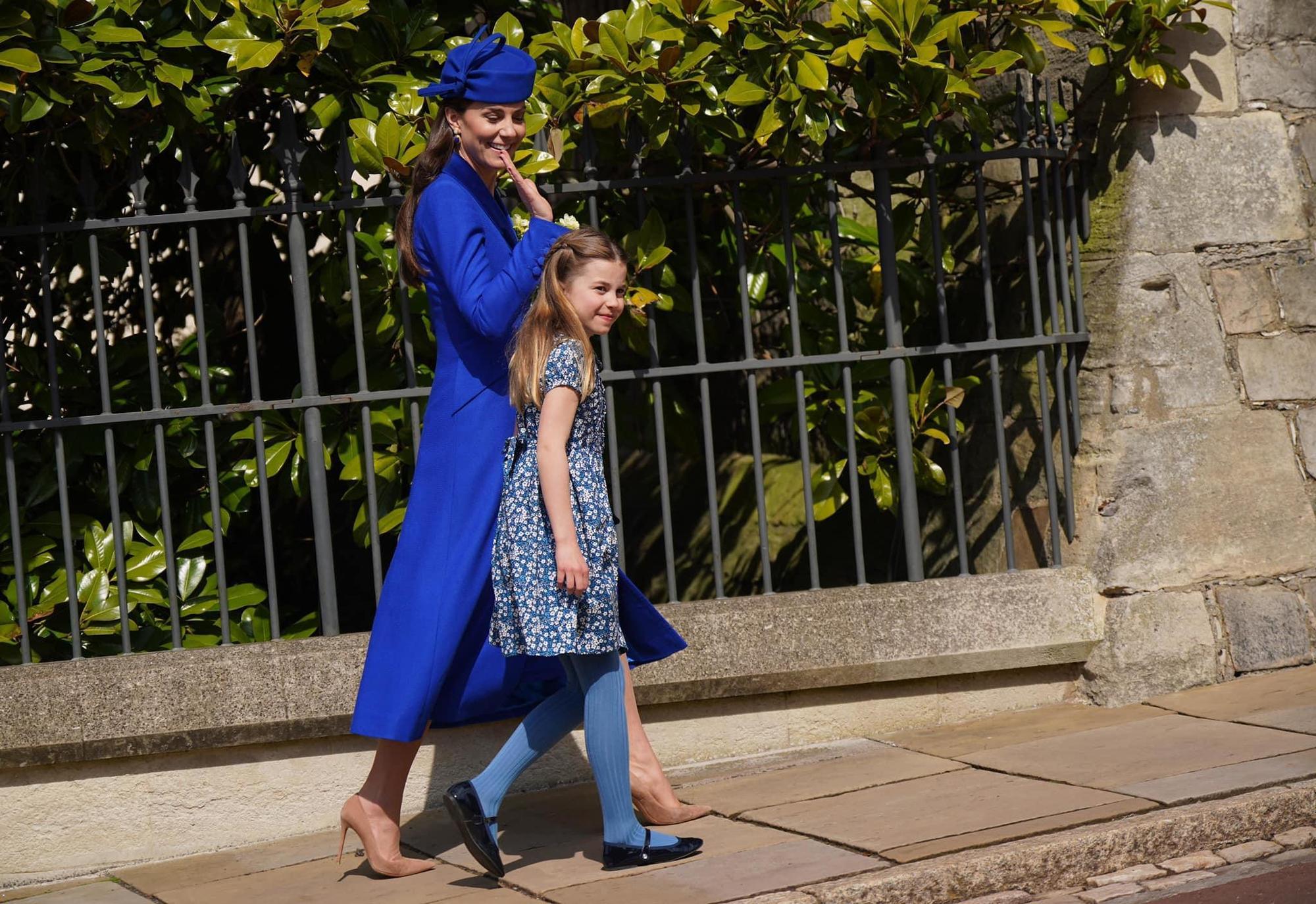 凱特王妃與夏綠蒂公主一起離開教堂。（翻攝The Royal Family臉書）