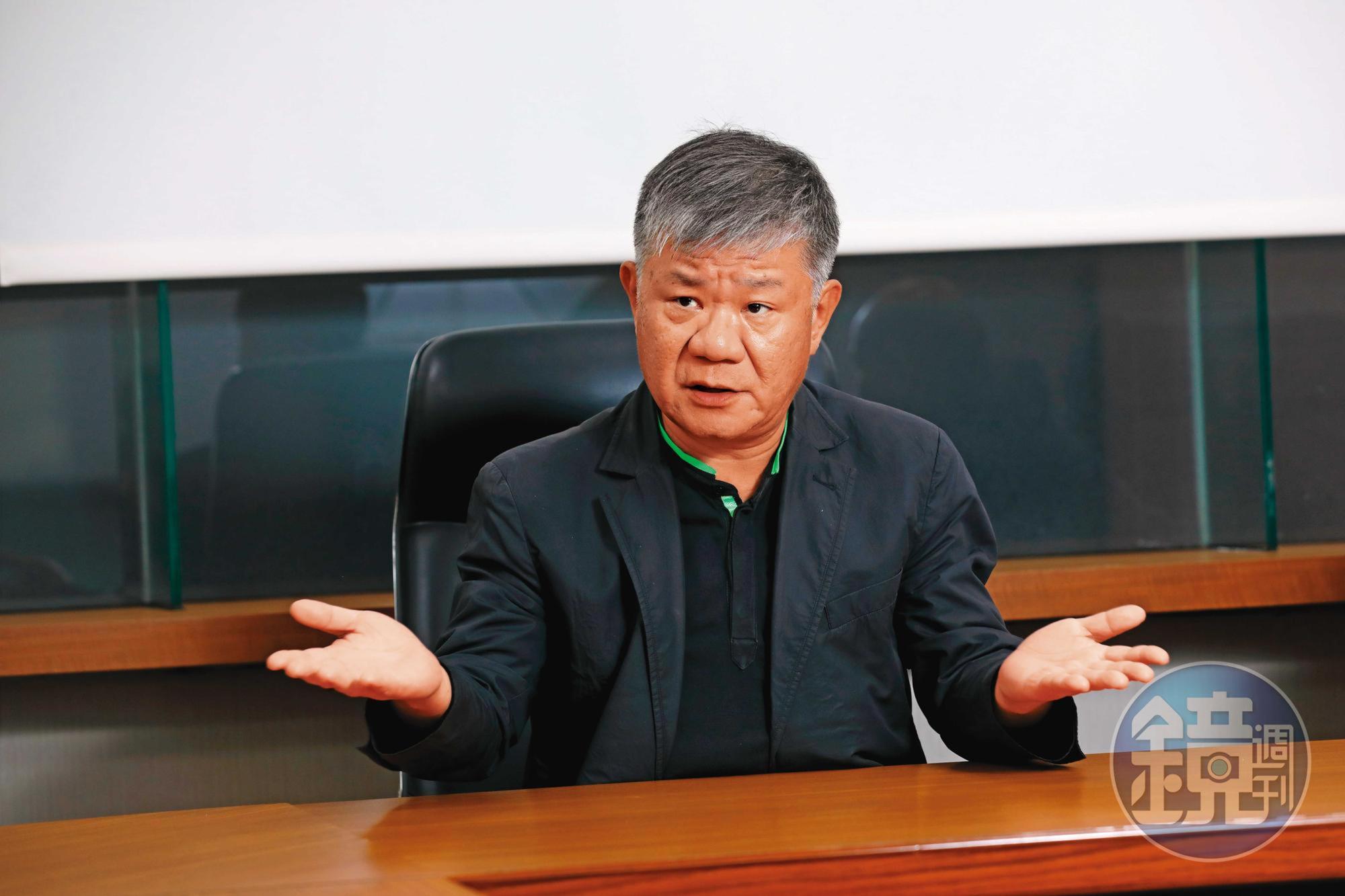 劉偉龍表示,將依過半股權名義召開泰山的股東臨時會,全面改選董事。