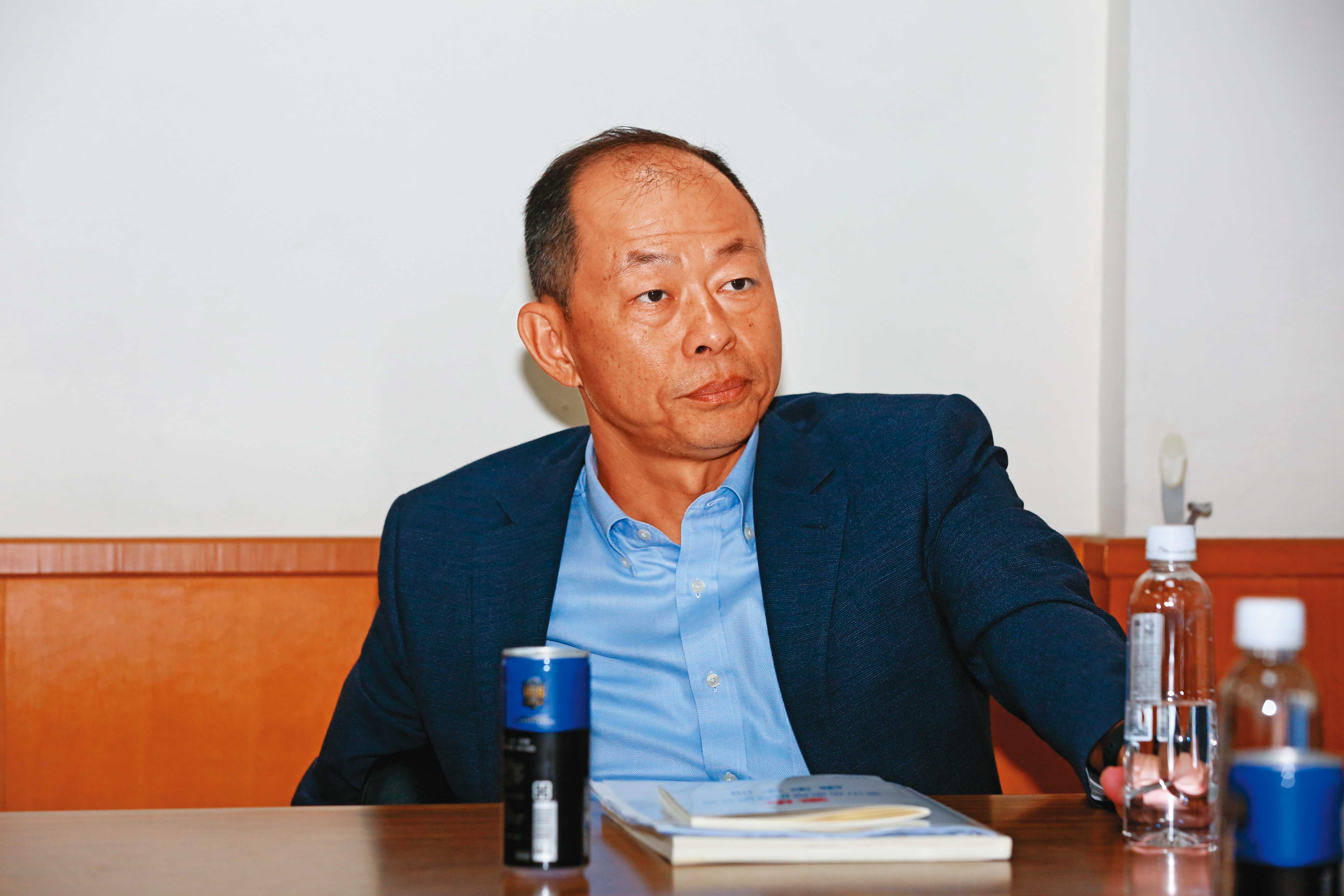 以詹景超為首的當權派，認為龍邦的指控是顛倒黑白。