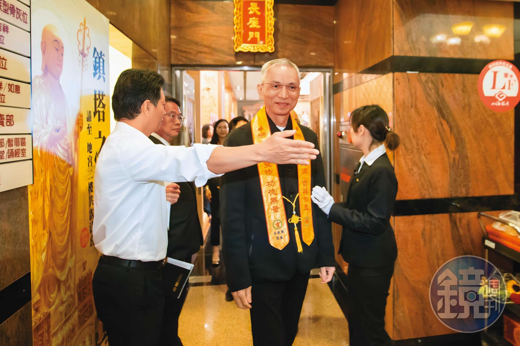 朱國榮是龍邦幕後老闆、國寶集團總裁，過去曾與詹家同盟。