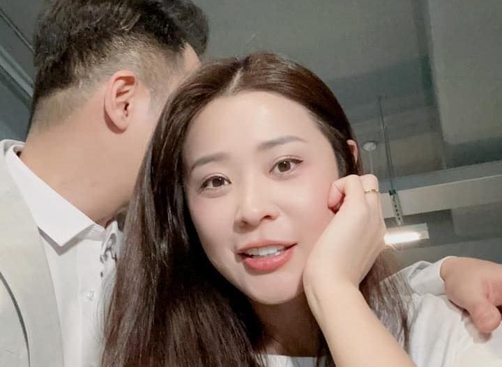 李燕上傳和男子的合照,看似放閃。(翻攝自李燕臉書)