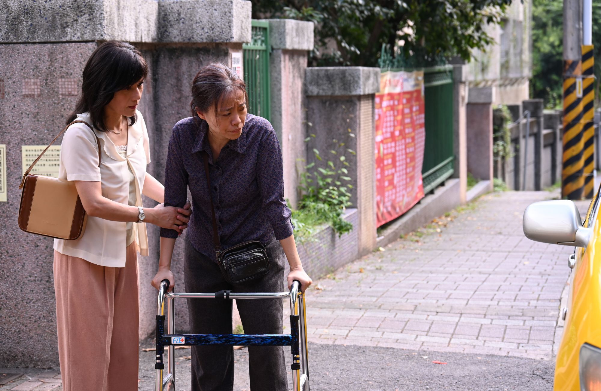 范瑞君在戲裡演出癌末患者。（大愛提供）