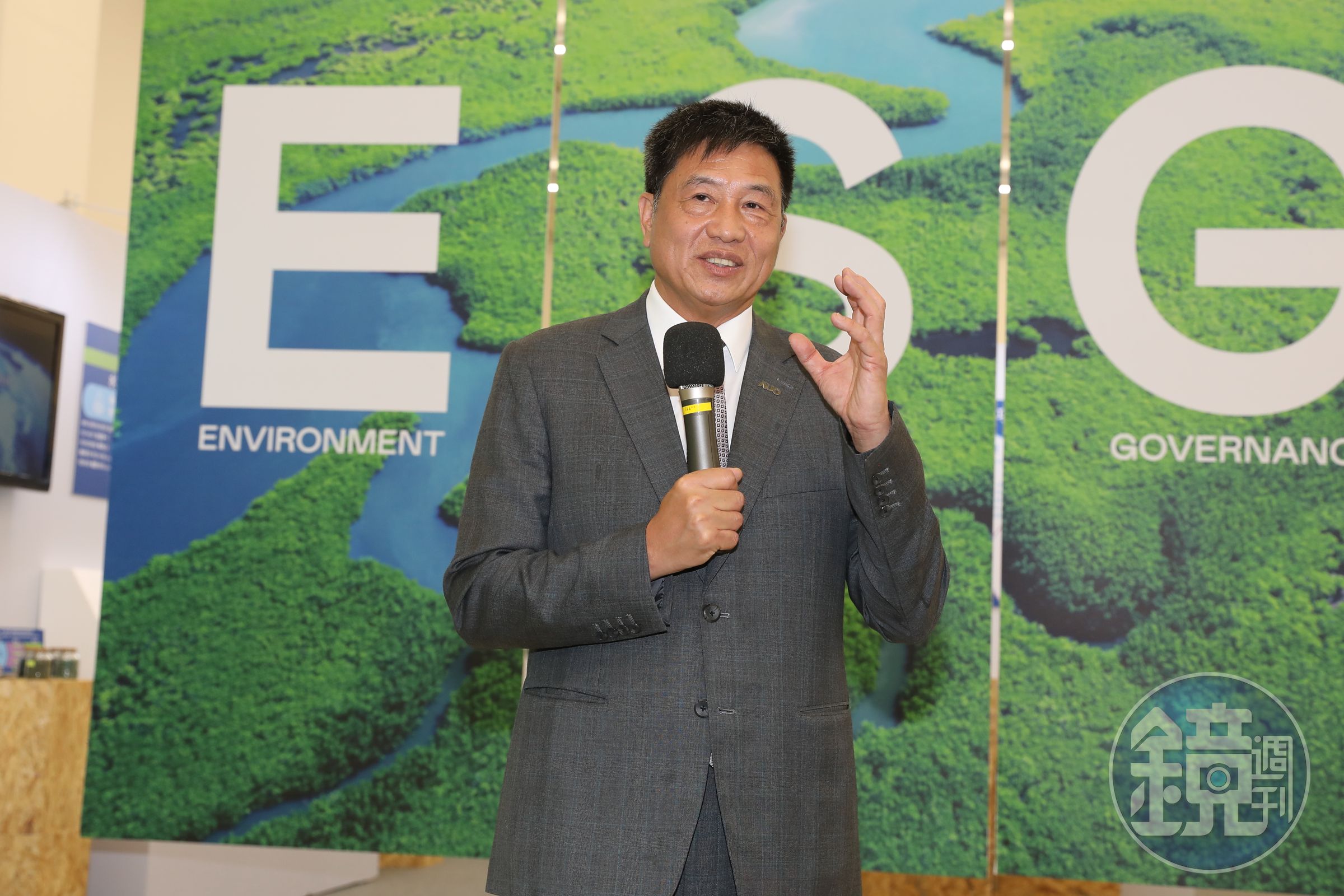 友達董事長彭双浪日前喊出，2025年非面板事業營收要達2成以上，本月將於Touch Taiwan展大秀新品。（本刊資料照）