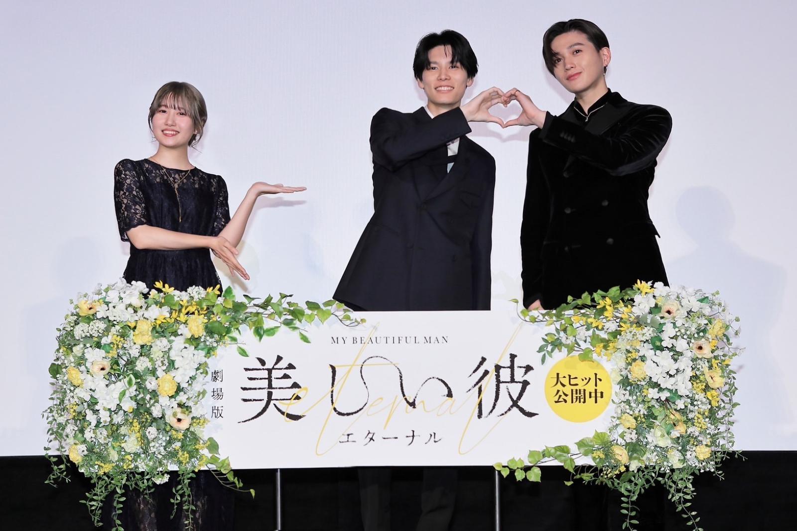 八木勇征、萩原利久（右起）上週末為《美麗的他電影版》到戲院與影迷見面，一起出席活動的酒井麻衣導演坦言站在CP旁有些尷尬。（采昌國際多媒體提供）