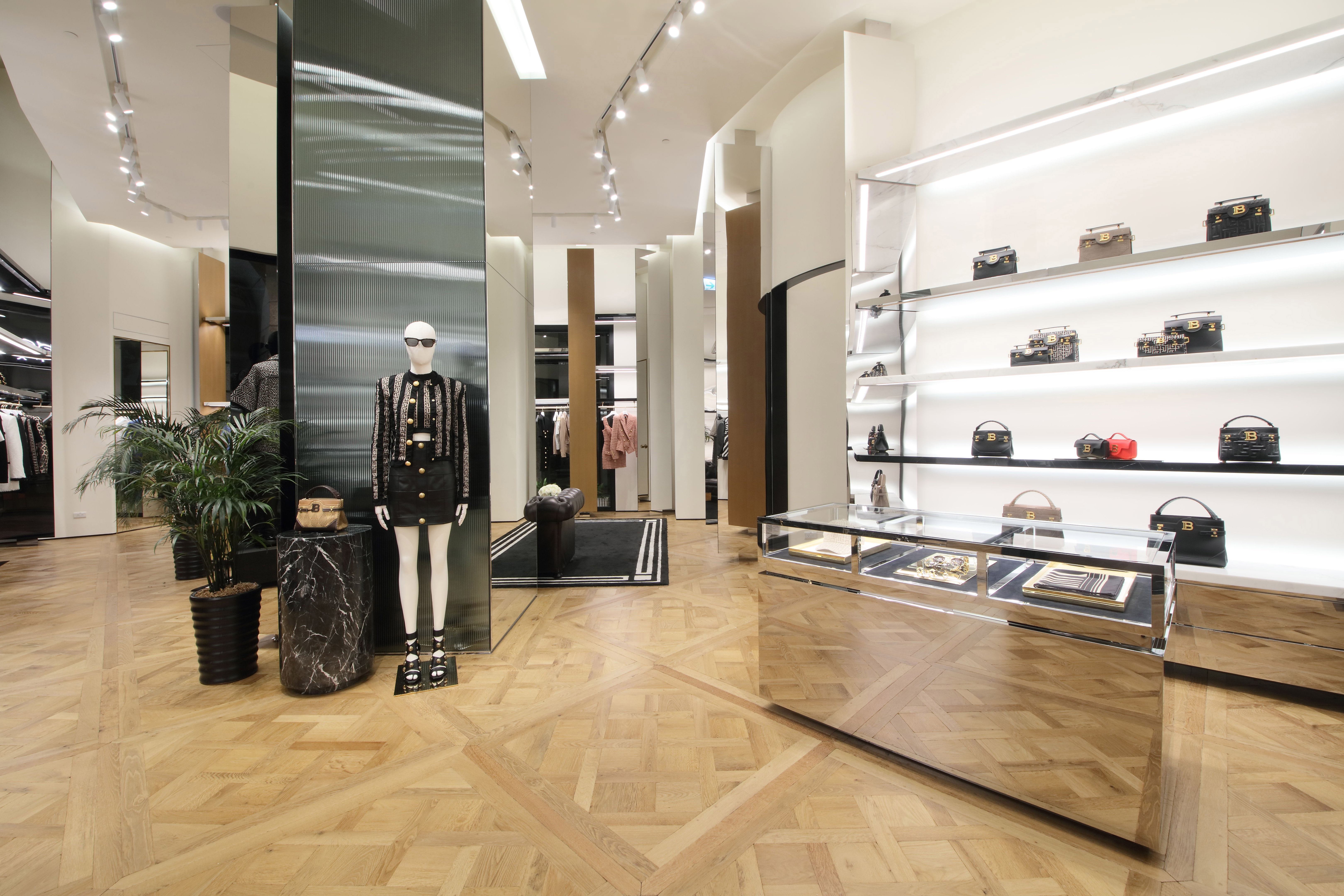 BALMAIN專門店內部設計沿用巴黎Saint-Honoré旗艦店的黑、金色主色調。（美之心提供）