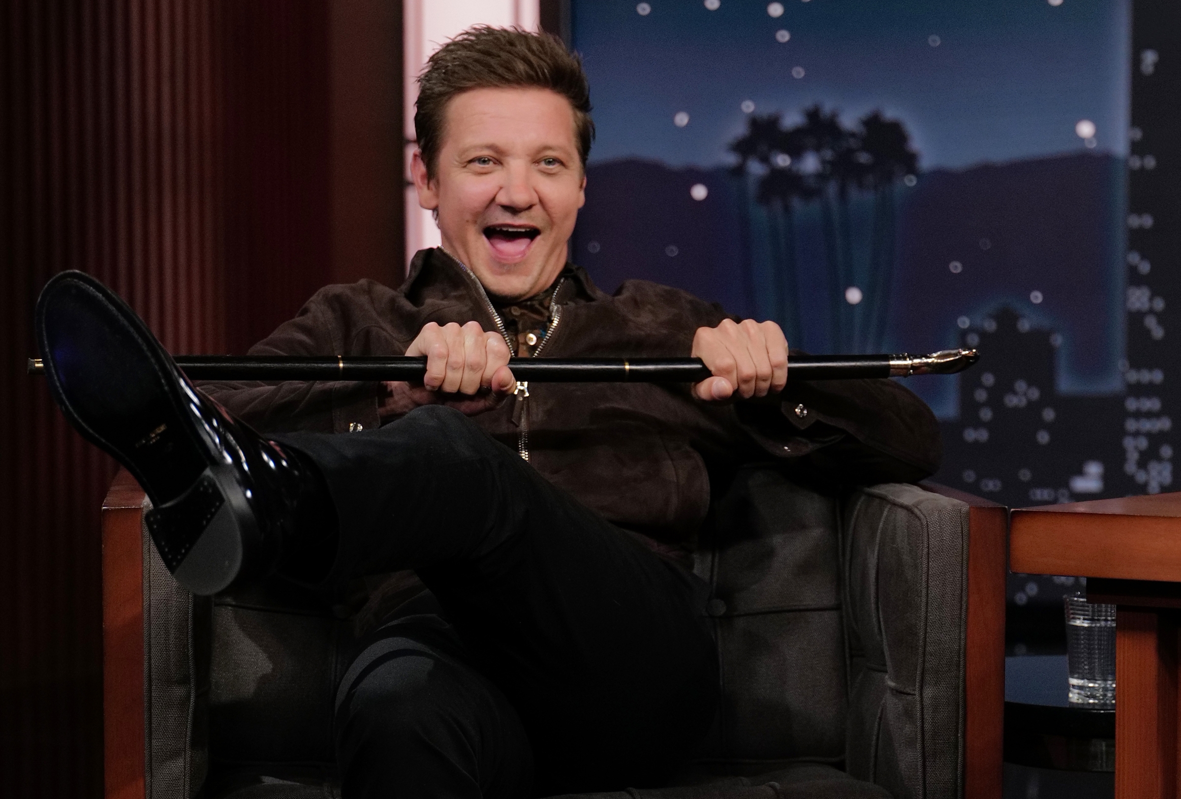 傑瑞米雷納在意外3個月後，終於首次公開露面，參加電視節目錄影訪問。（Randy Holmes攝／ABC電視網提供）