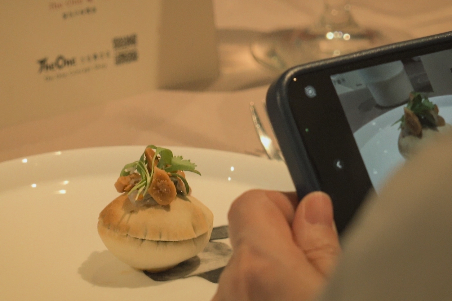 「腐乳醬皮蛋、口袋餅」是一道風味多變的開胃菜。（The One提供）