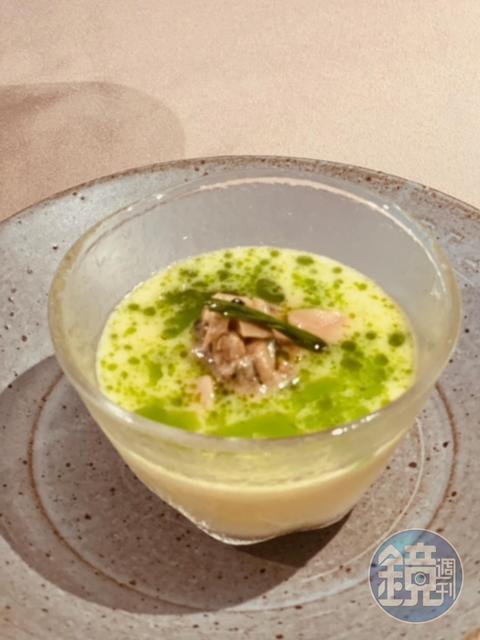 「醬醃蛤蠣、豆腐、蔥油、蒸蛋」清爽中帶著鮮甜,讓人印象深刻。