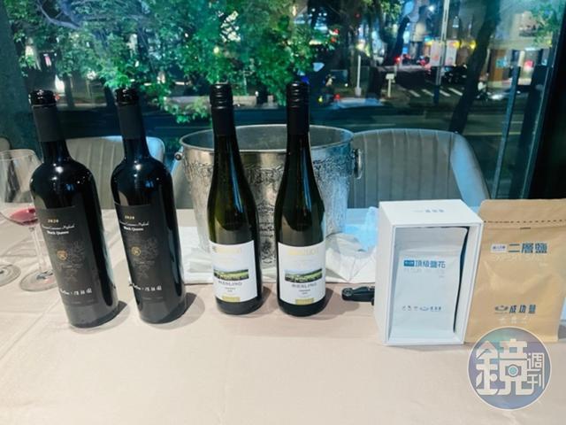 今日搭餐的紅白酒與入菜的食材,也在現場展示。