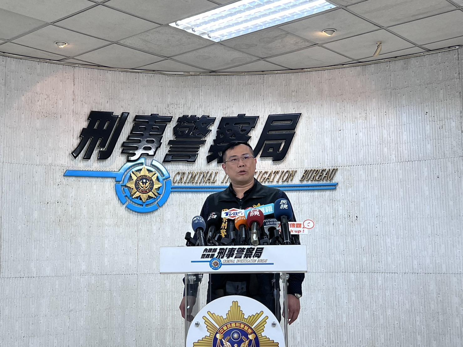 刑事局國際刑警科長李泱輯說明案件偵辦經過。(警方提供)