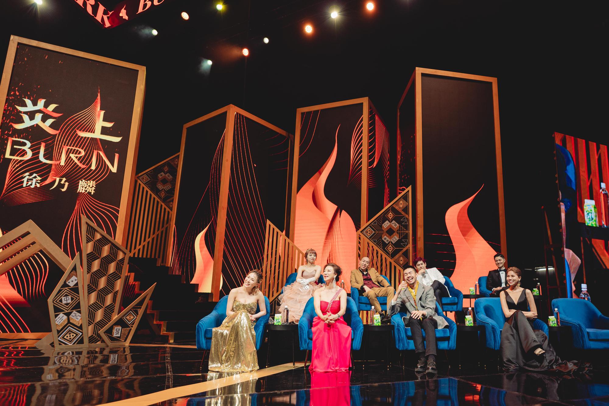 熊熊(左1)2021年參加《炎上 徐乃麟》的演出。(薩泰爾娛樂提供)