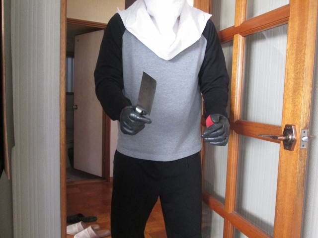 美國犯罪記者提醒，遇小偷敲門假裝不在家反而更危險。（示意圖，取自photoAC）