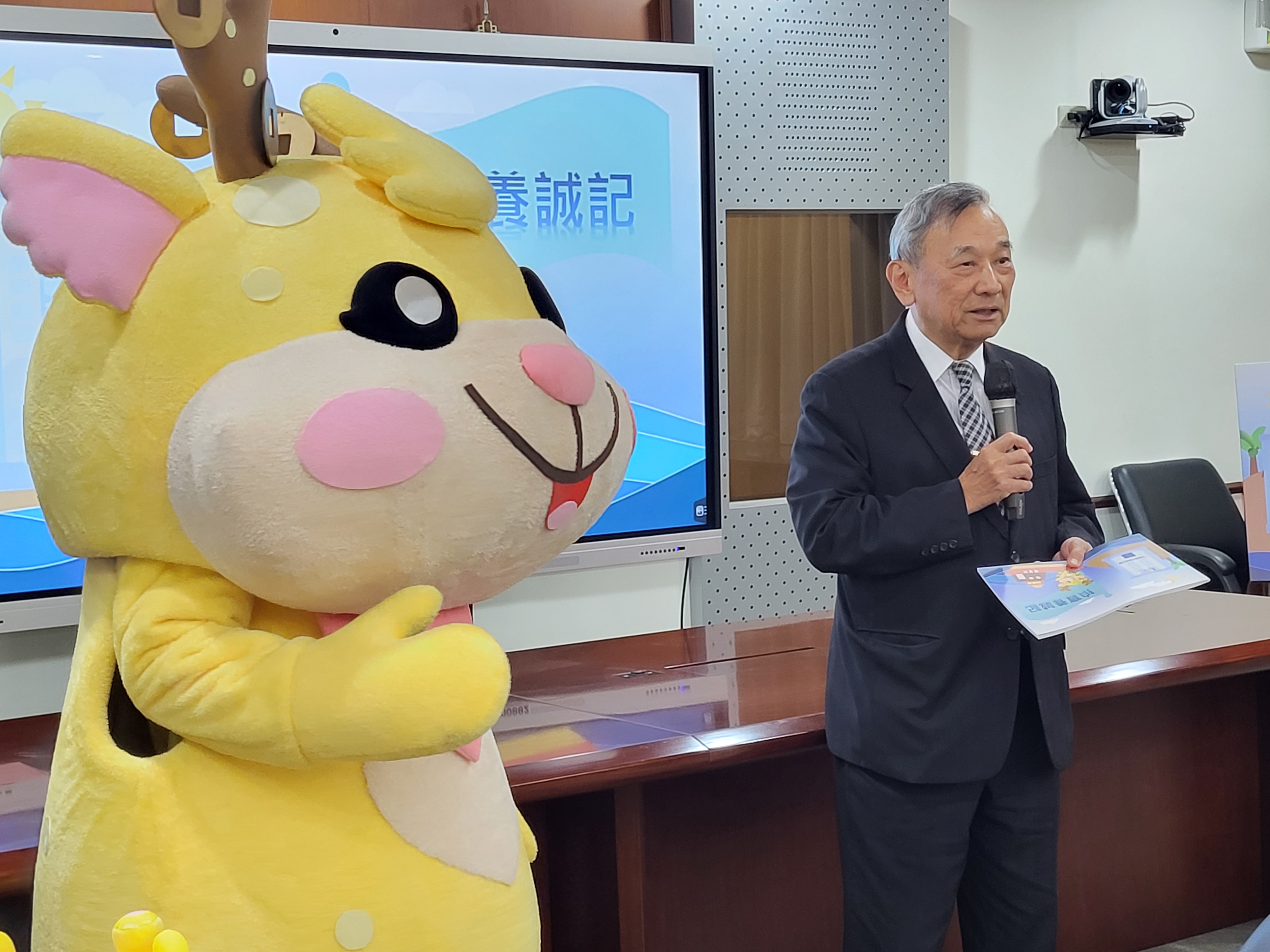 法務部次長陳明堂肯定執行署創意與辛勞，希望透過繪本故事讓孩子們有所省思。