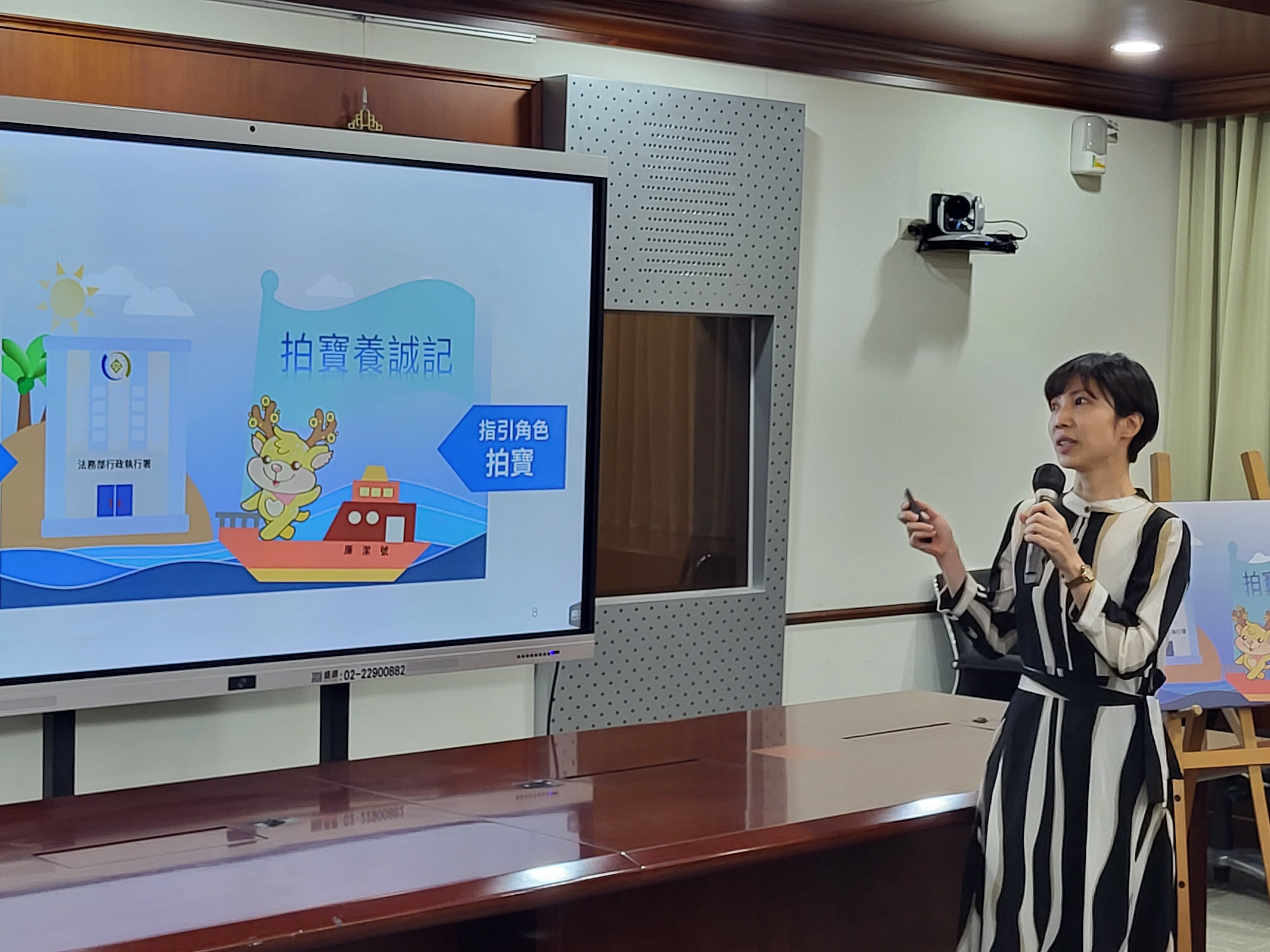 新北分署政風主任歐陽文欣說,透過同仁集思廣益創作繪本,讓孩子學習品德的重要。