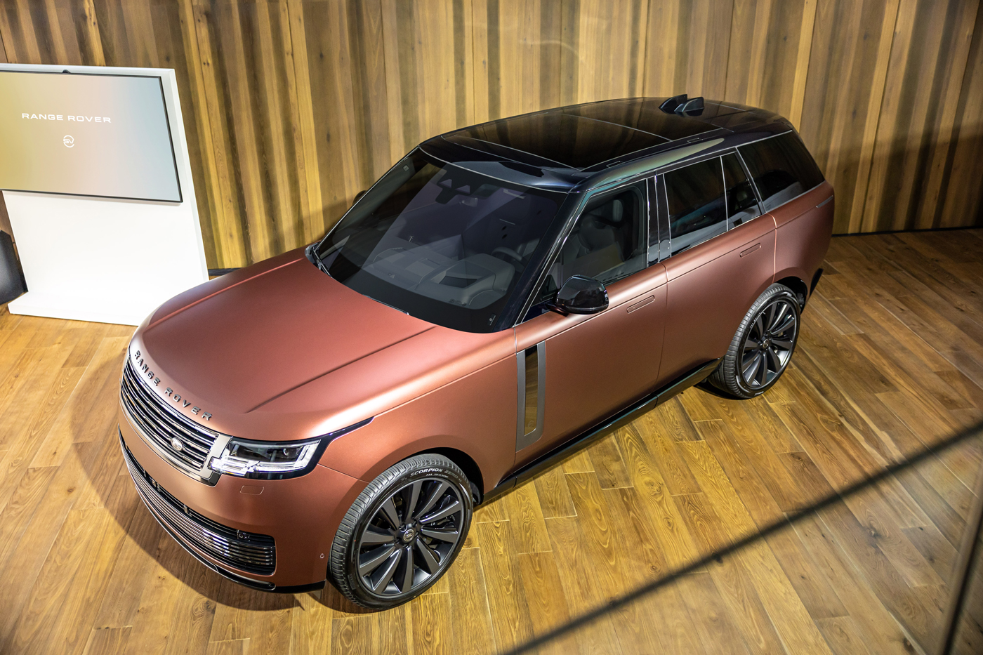 【新車登場】現代主義的極致奢華！The New Range Rover SV 