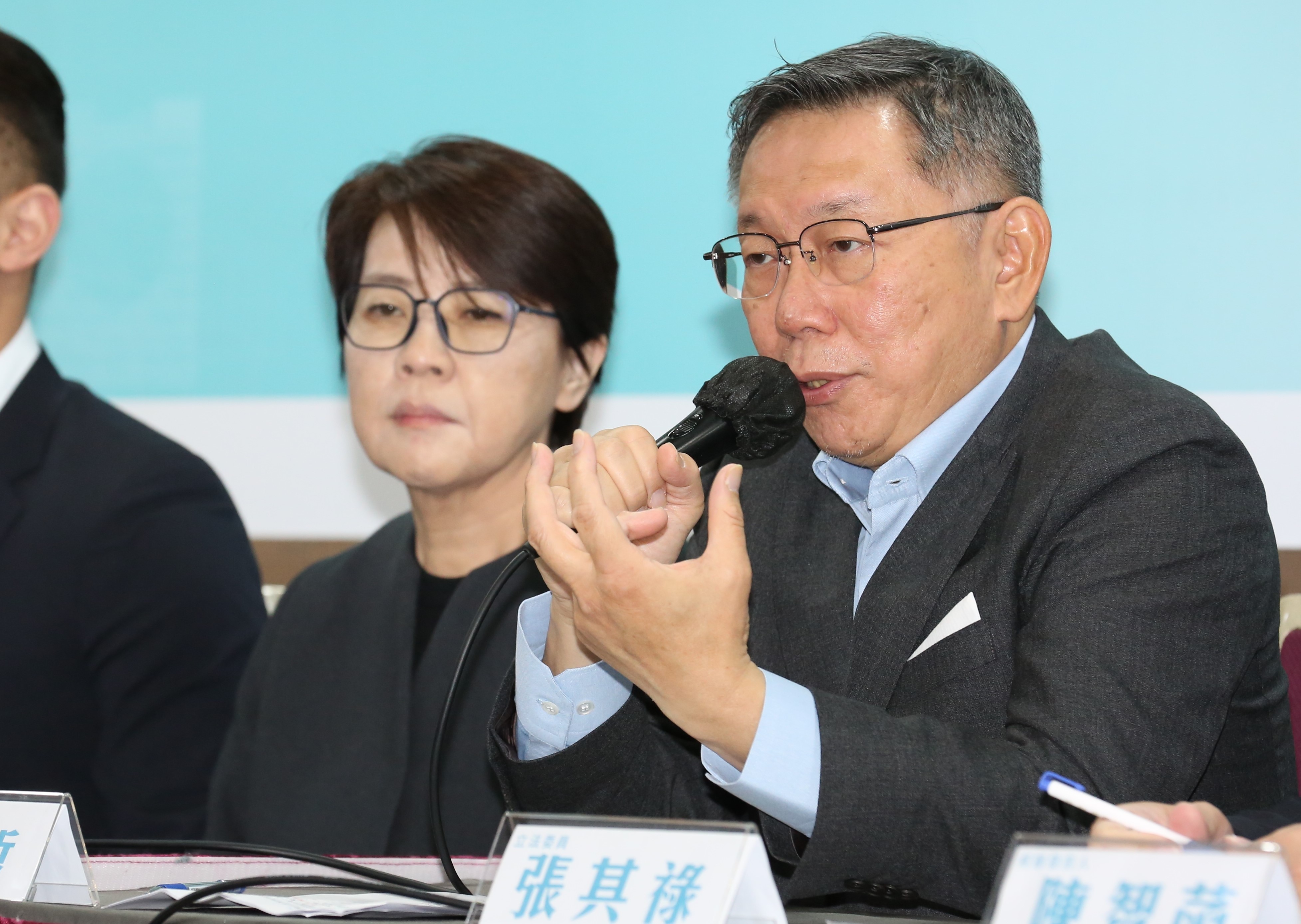 柯文哲日前稱反對下架民進黨，被說是認同民進黨，黃珊珊今發文反駁。（本刊資料照）