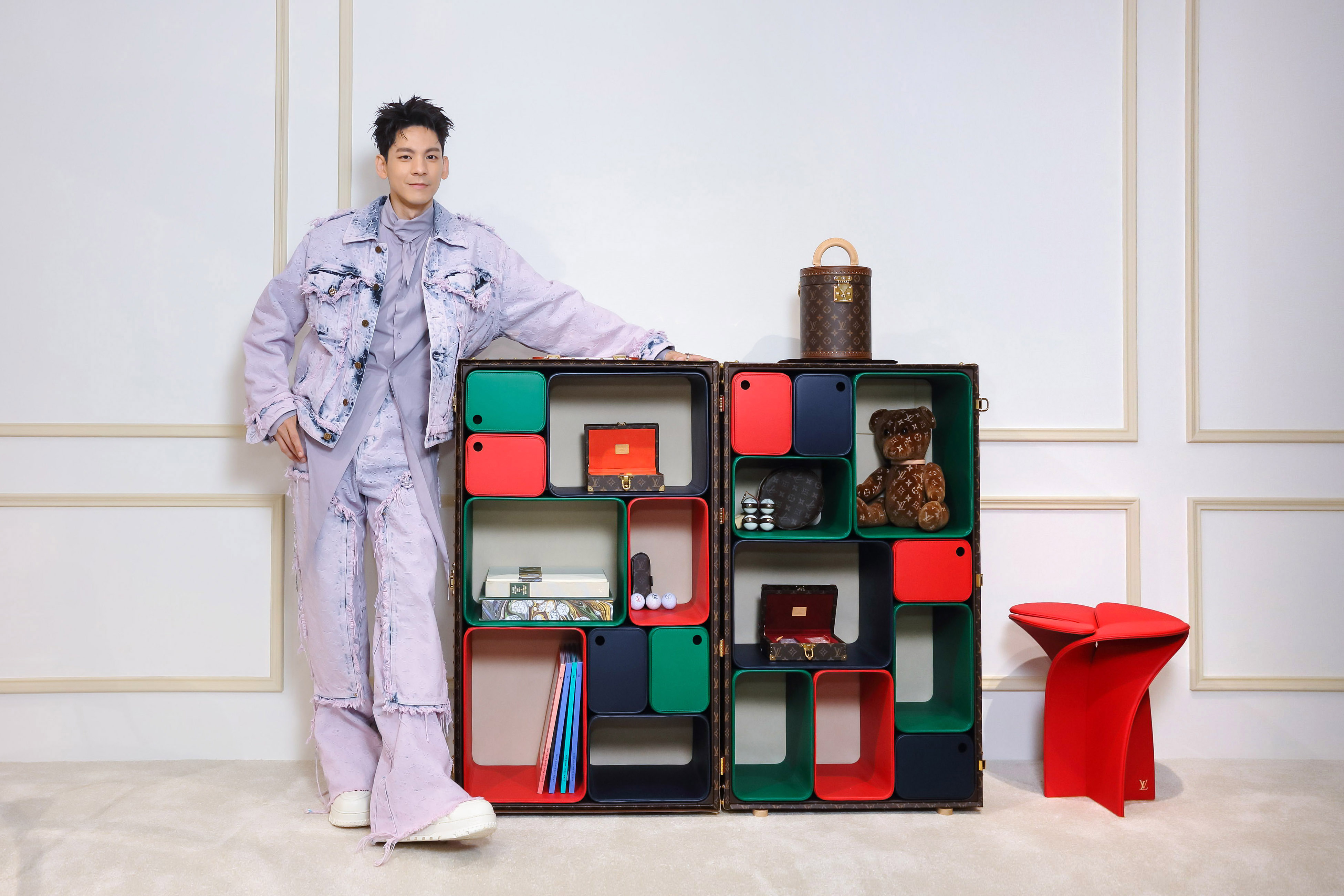 林柏宏很喜歡可以自由組合的19格櫃子。NT$8,100,000(路易威登提供)