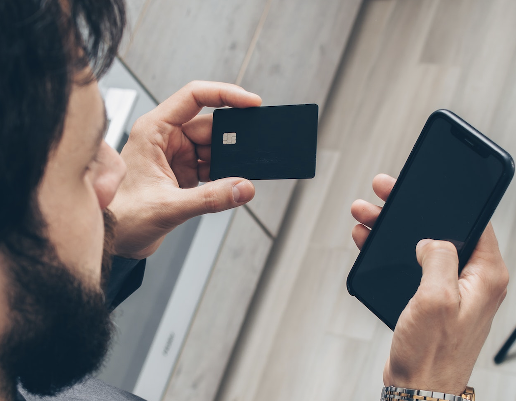 行政院發言人羅秉成重申，民眾若發現來電開頭為「+886」，多為透過境外電話竄改門號詐欺。（示意圖，Pexels）