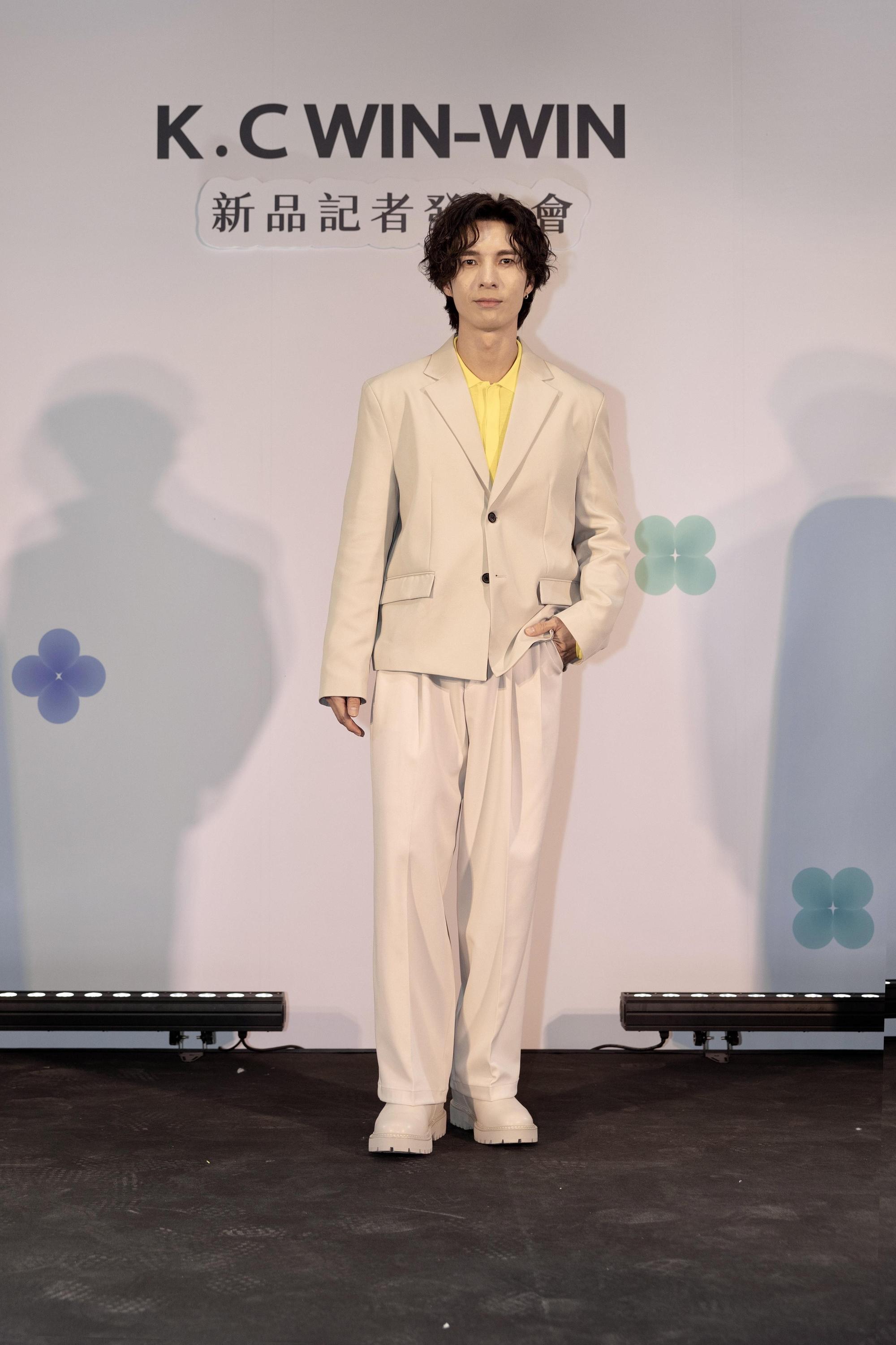 陳勢安直言也是情侶間的小情趣，一起敷面膜。（K.C WIN-WIN提供）