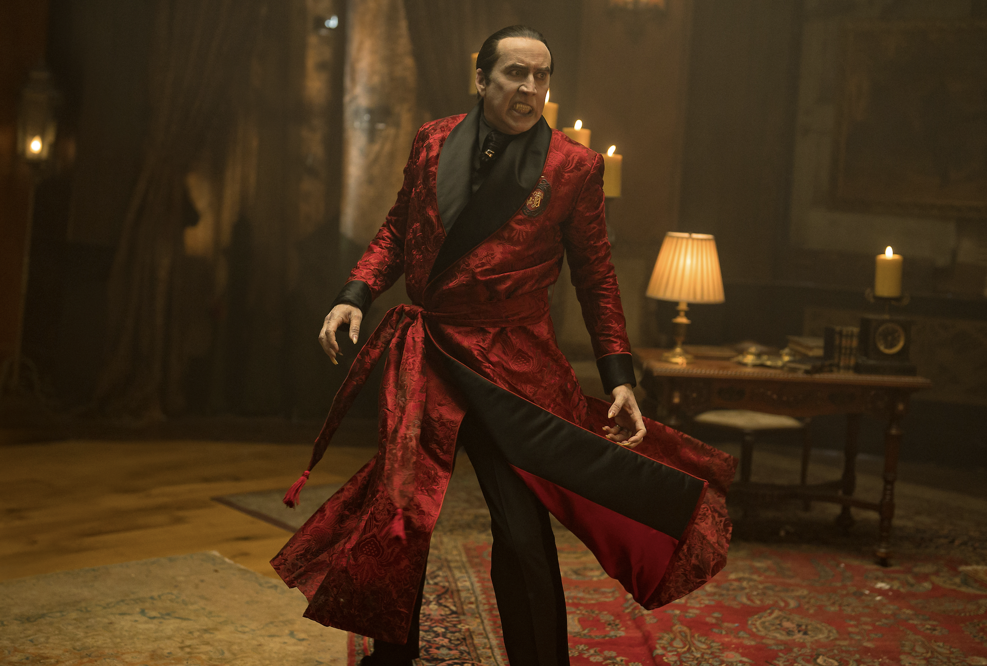 尼可拉斯凱吉的吸血鬼德古拉造型，不得不說真的是超威風的，儘管是經典的邪惡反派人物。（UIP提供）