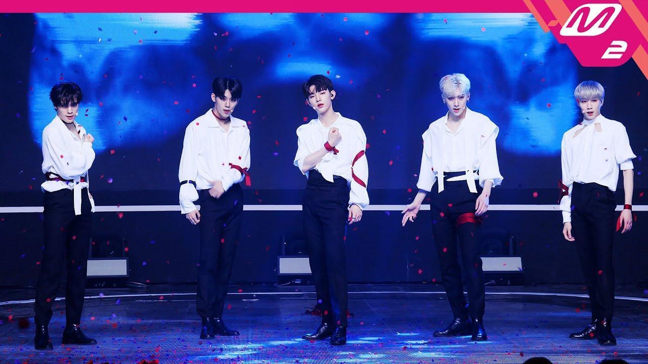 陳冠叡與章昊、李政縣、RICKY、JAY的五人〈OVER ME〉登上《M COUNTDOWN》舞台。(翻攝自Meet YT)