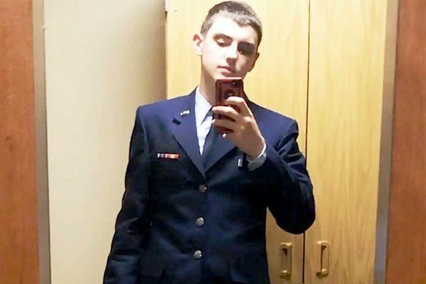 FBI於13日逮捕涉嫌洩露機密情報的嫌疑人,其為麻州空軍國民警衛隊情報部門成員。(翻攝自推特@SueSandersHere)