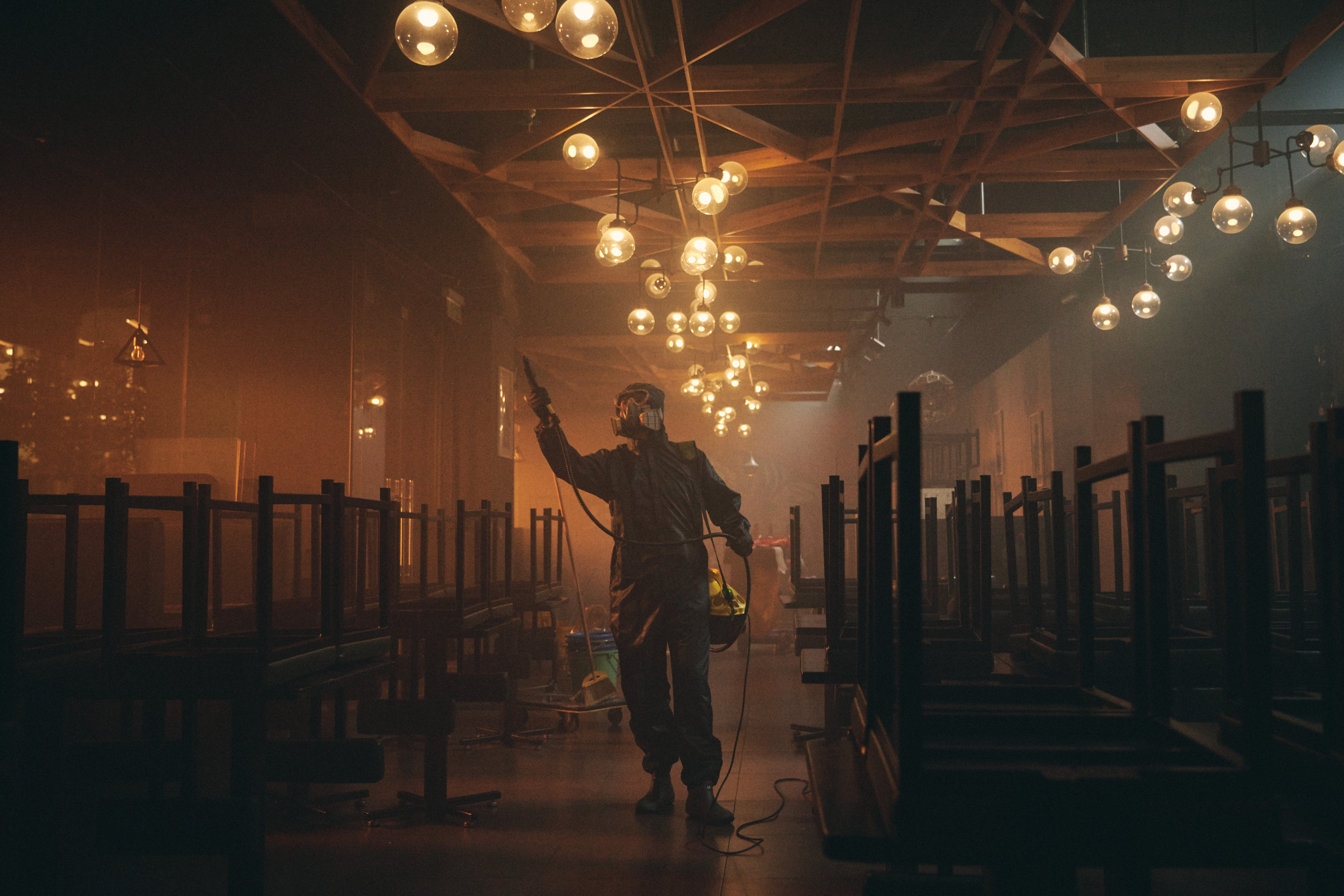 《窄路微塵》聚焦疫情下香港小人物的故事，傳遞普世情感。（佳映娛樂提供）