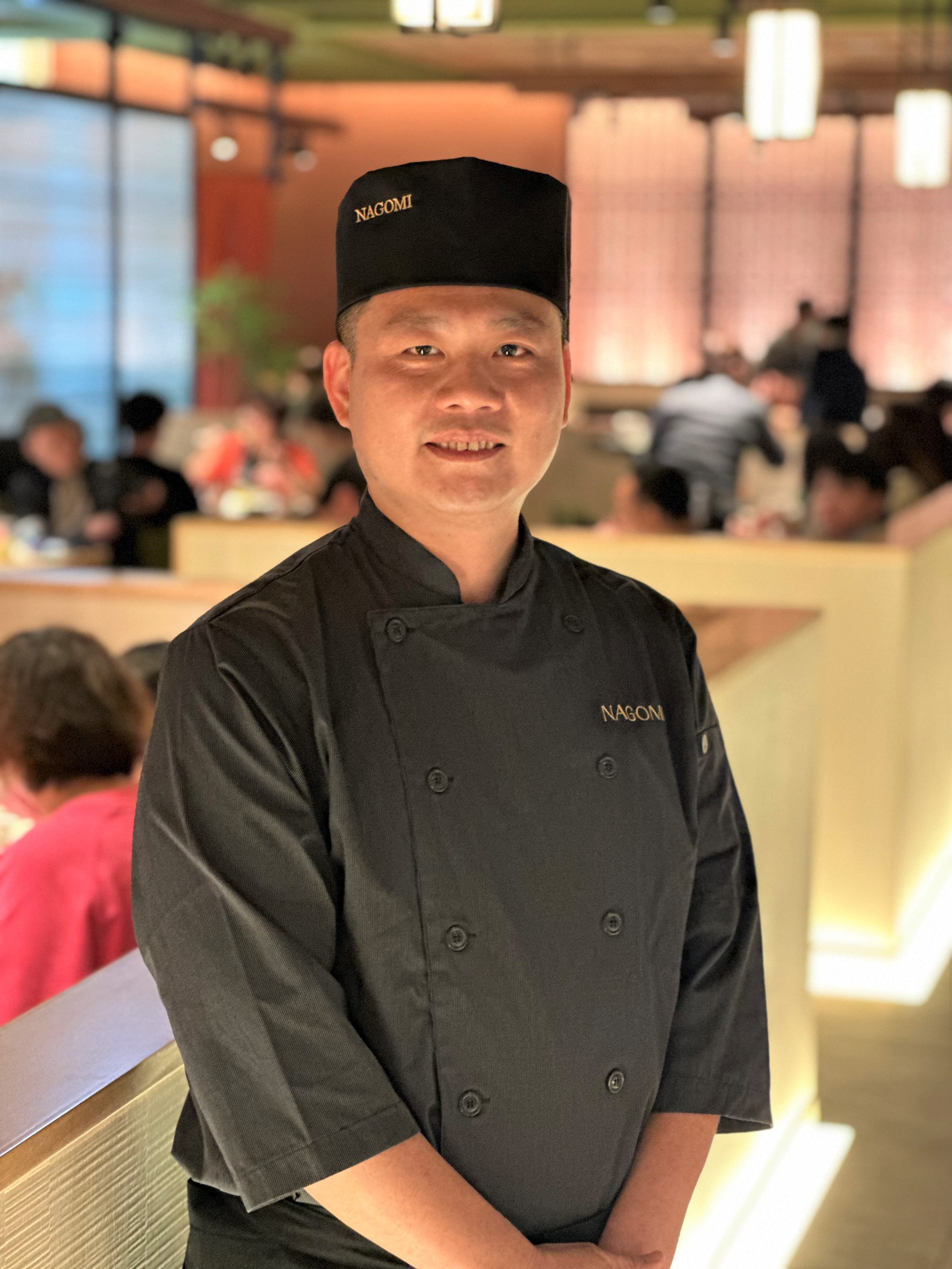 料理長高國智,每天親自到漁港挑現流漁獲、海鮮。