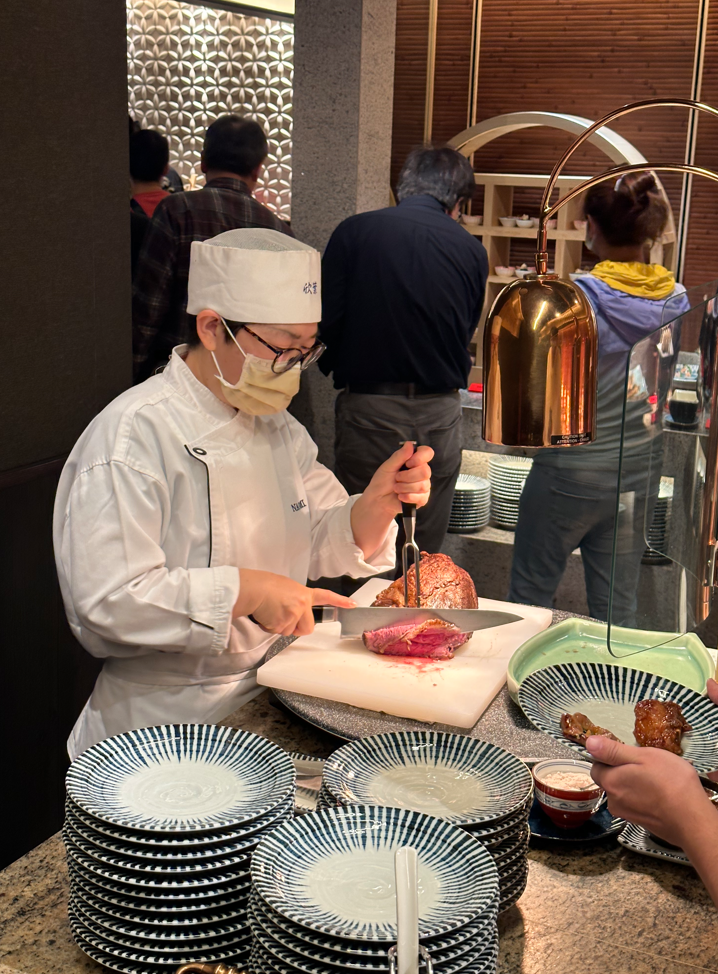 現切的「美國板腱牛」,肉嫩有嚼勁。