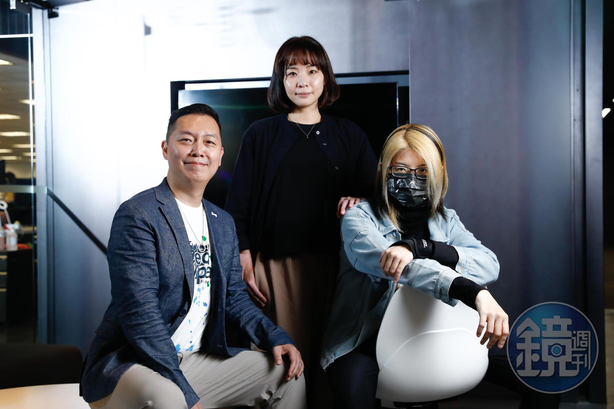 橘子集團原創中心總監胡明顒（左起）、橘子集團IP策略發展部總編輯鄧湘怡及漫畫家狼七。