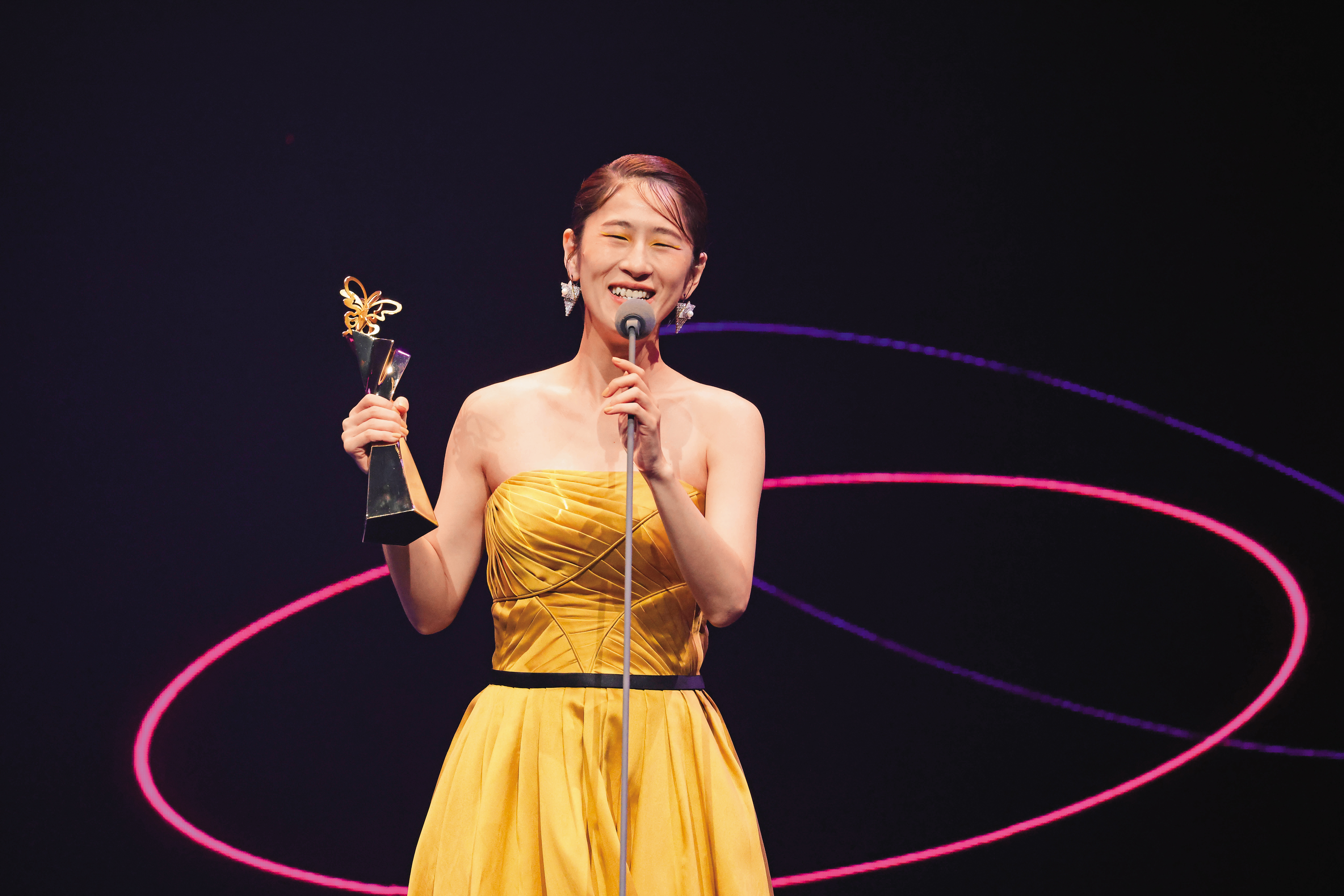 2021年百白以《詭扯》中的出色演出,拿下台北電影獎最佳女配角。(台北電影節提供)