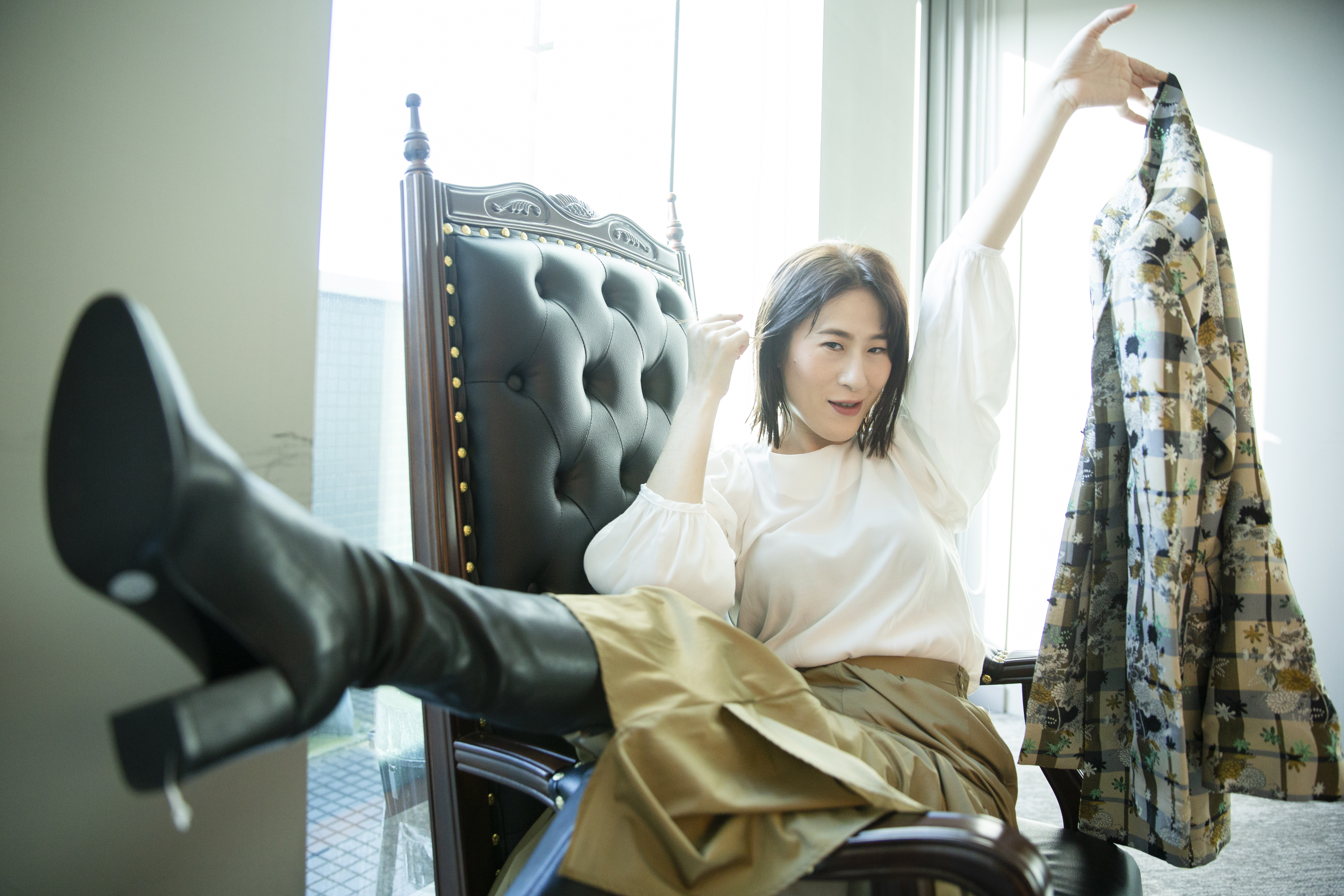 剛畢業時百白做過很多工作，代課老師、陪玩姐姐等等。