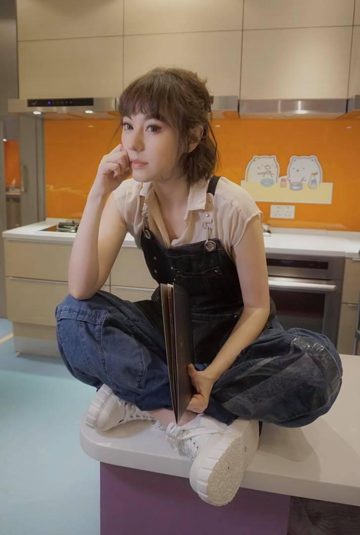 女星劉心悠去年低調跟圈外男友結婚,雖然已是高齡產婦但她表明目前沒計劃生小孩。(翻攝臉書)