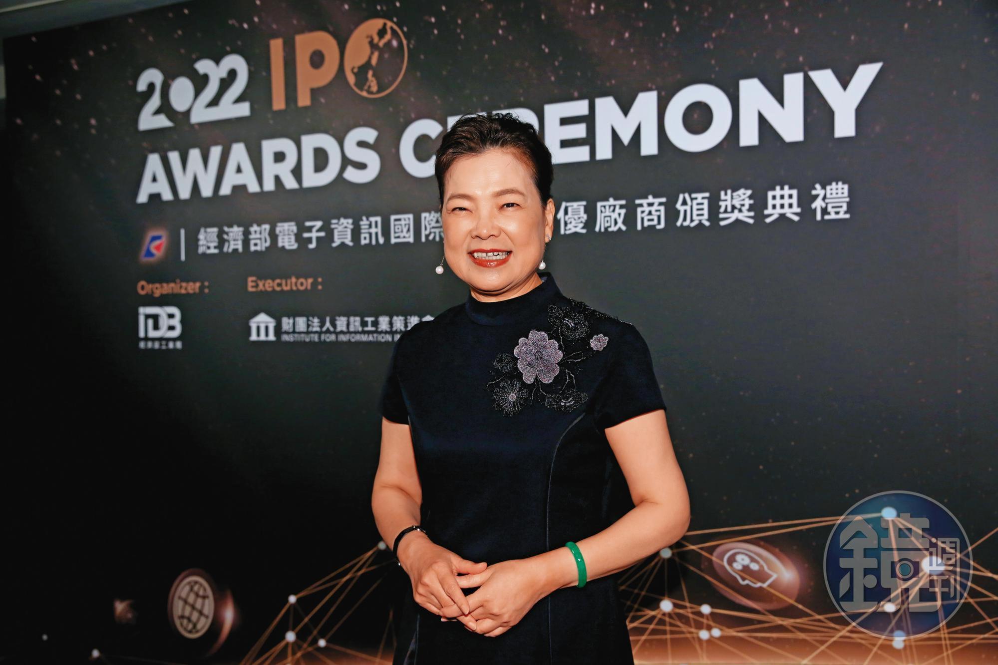 為讓氫能成為台灣降低碳排放量的關鍵途徑,經濟部已開始修《能源法》,將開放設立氫能站,並讓儲氫車上路運輸。圖為經濟部長王美花。