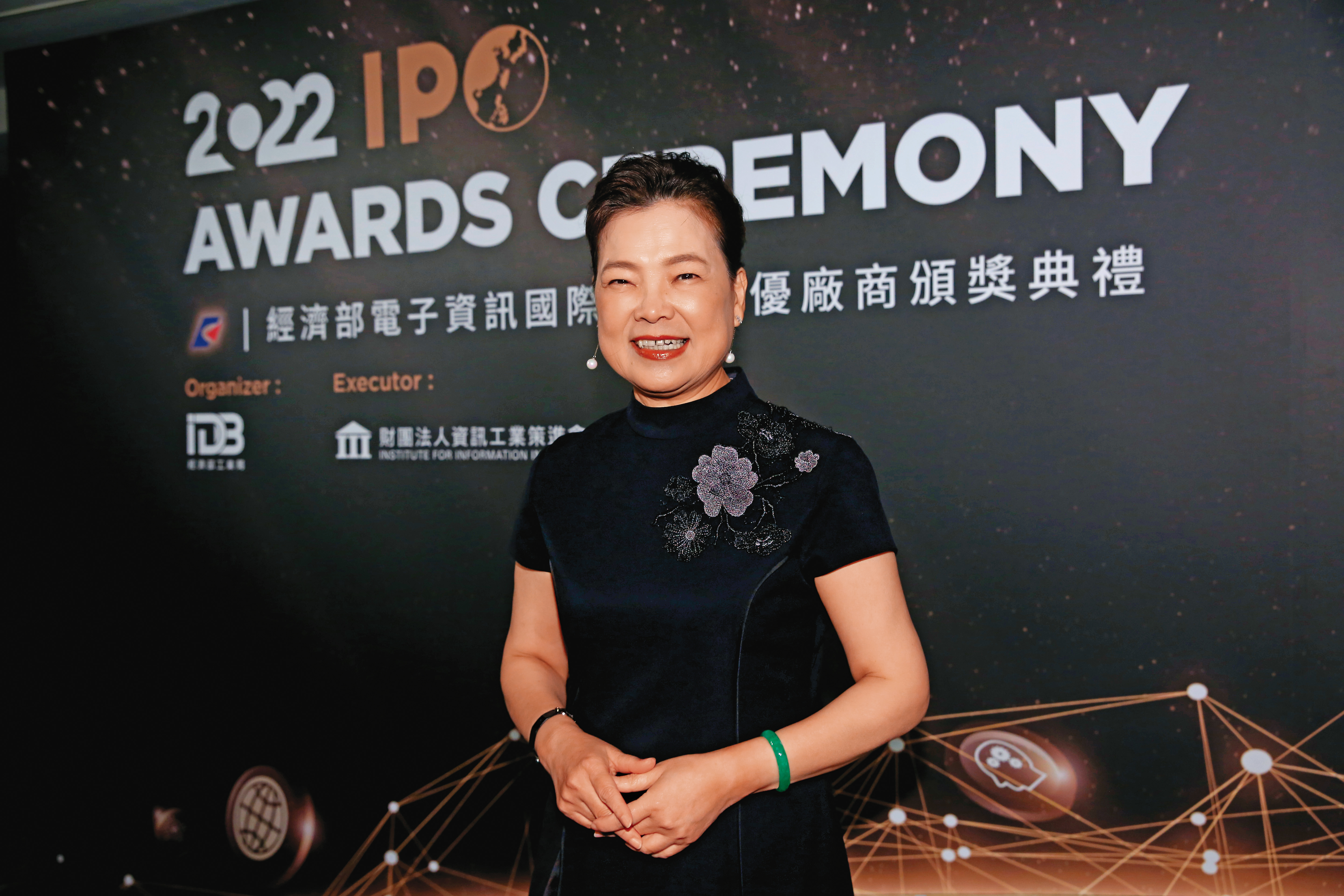 為讓氫能成為台灣降低碳排放量的關鍵途徑,經濟部已開始修《能源法》,將開放設立氫能站,並讓儲氫車上路運輸。圖為經濟部長王美花。