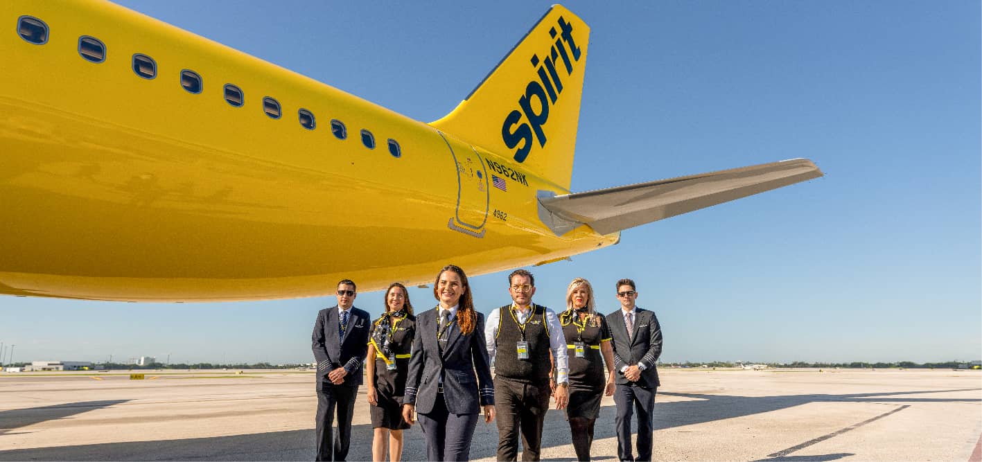 精神航空空姐向乘客宣布每項額外服務都須收費。（示意圖，翻攝精神航空官網）