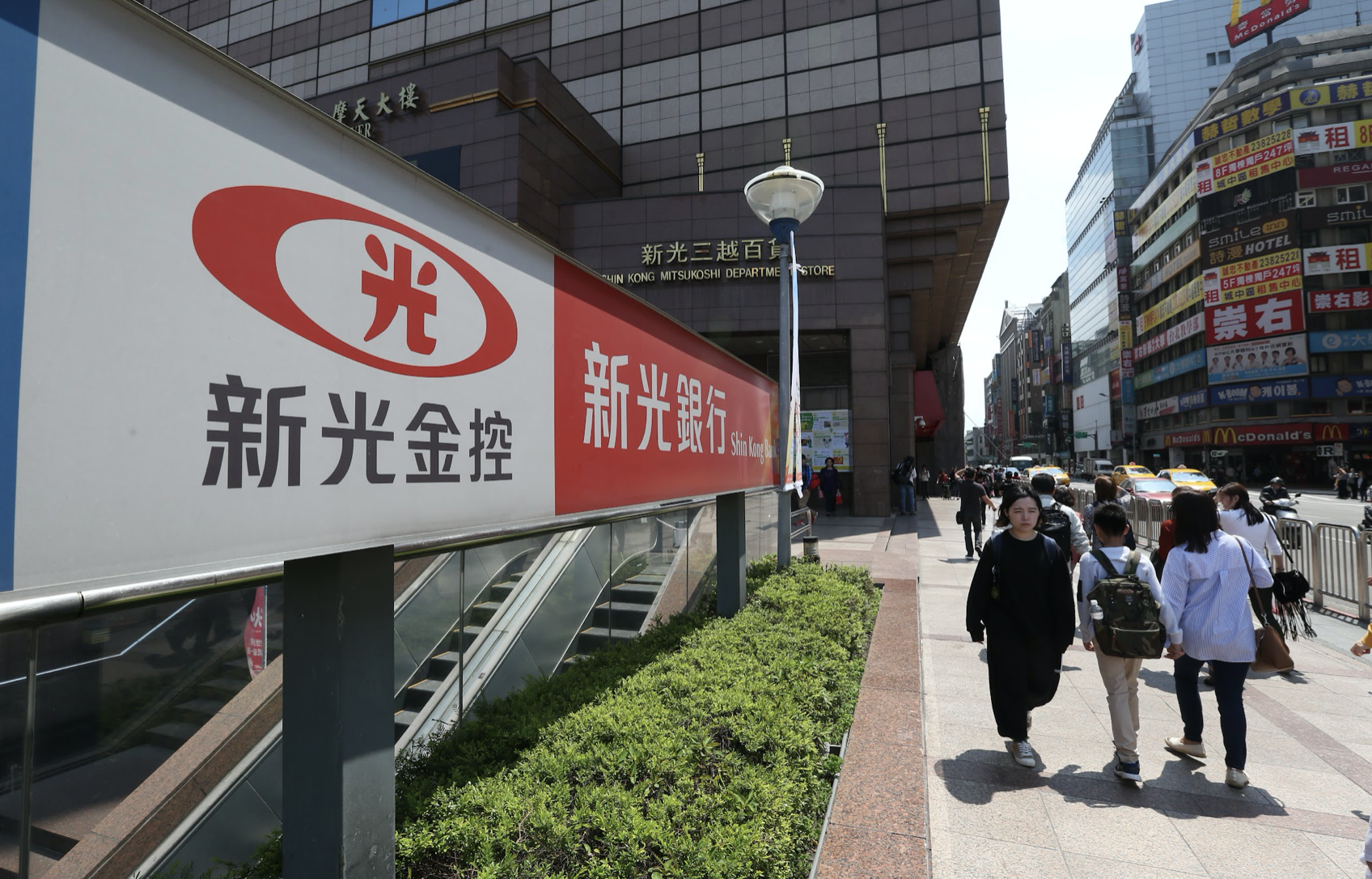 新光金改選董事名單出爐，出現30人搶15席的局面。