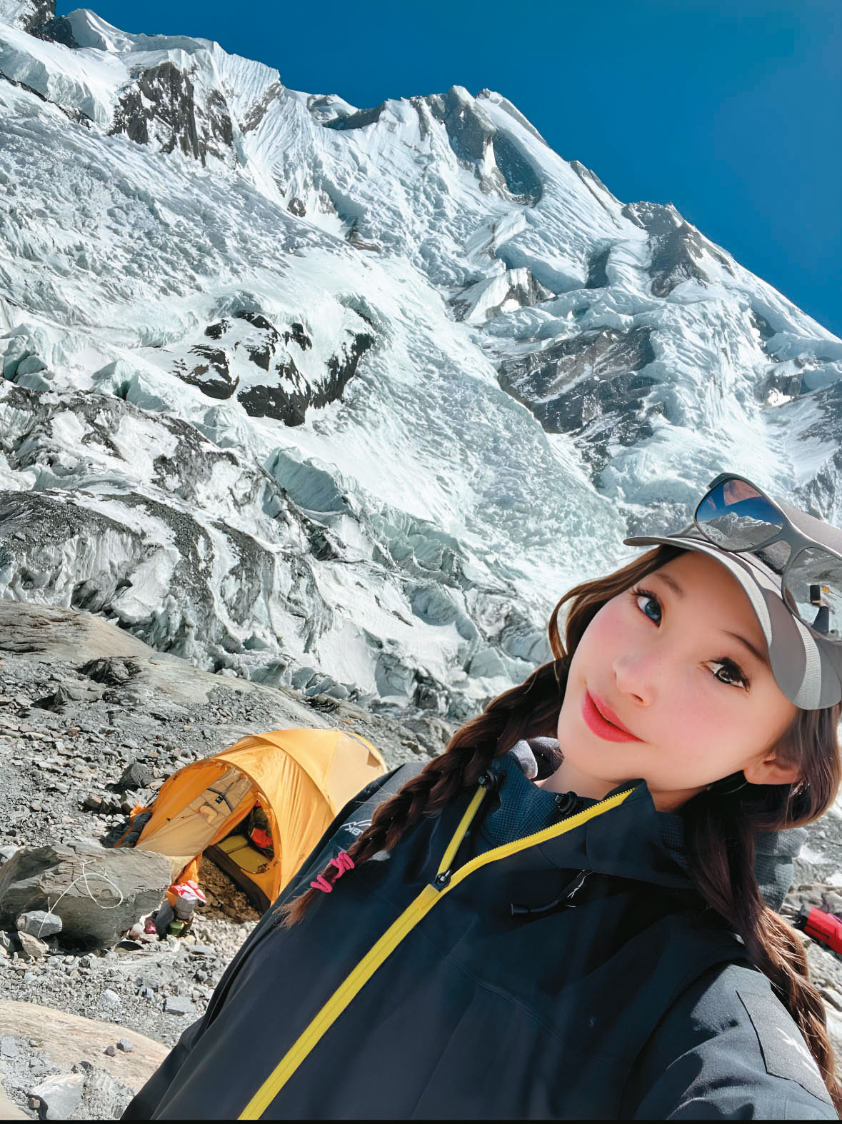 曾格爾挑戰攀登全世界14座8,000公尺以上高峰，卻屢爆爭議。（翻攝曾格爾臉書）