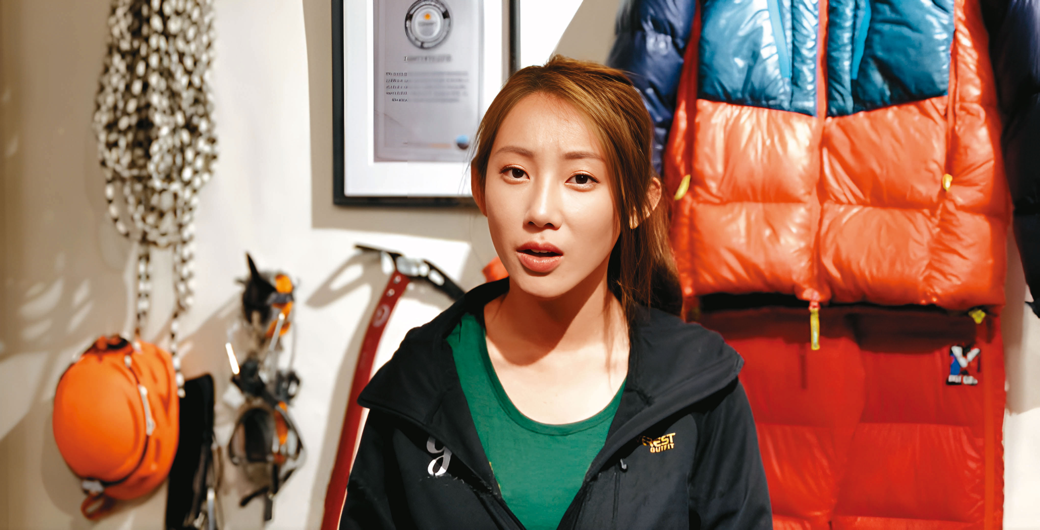 曾格爾日前拍影片企圖澄清不倫事件及登山爭議。（翻攝曾格爾臉書）