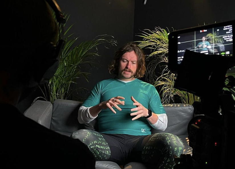 一名現年33歲男子沃德（Iain Ward）3年前被診斷出癌症末期，被醫生告知只能再活5年，但他決定進行一項人生壯舉「騎行穿越美國」。（翻攝Iain Ward IG）