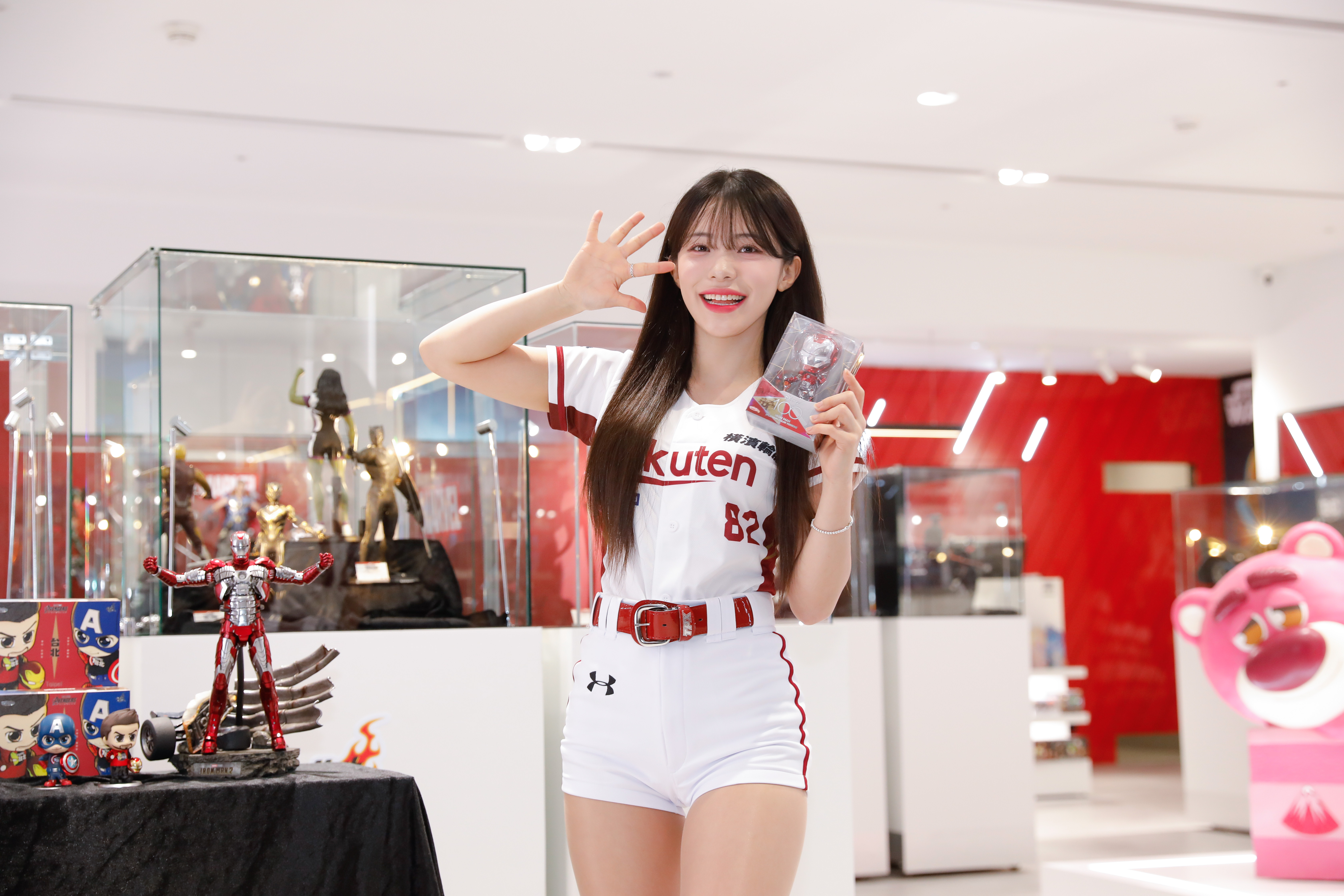 李多慧首次在台擔任一日店長，吸引超多粉絲前來近距離朝聖。