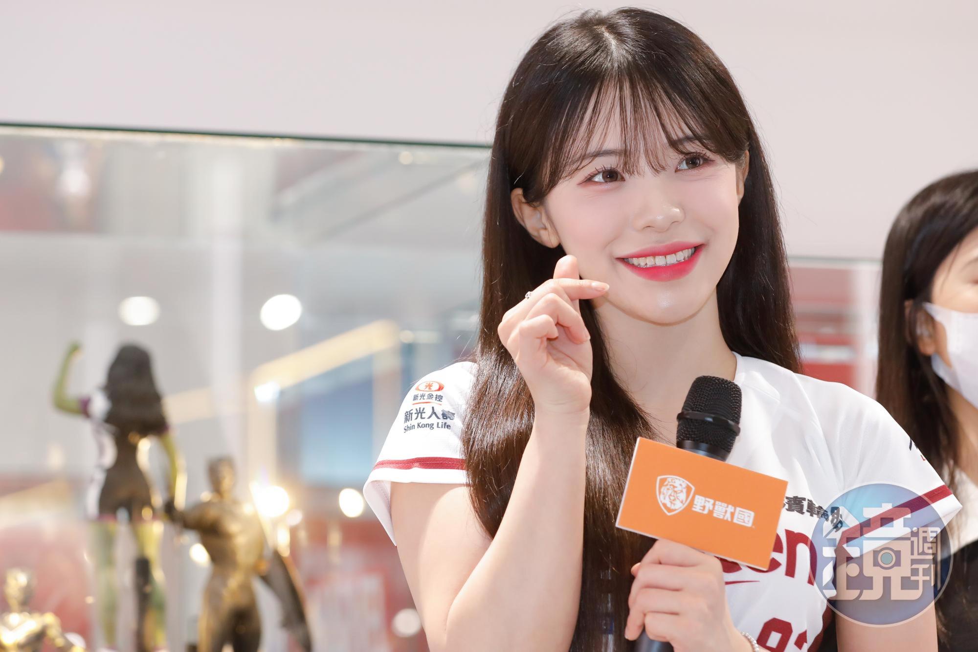 李多慧謝謝粉絲支持她,送上小愛心。